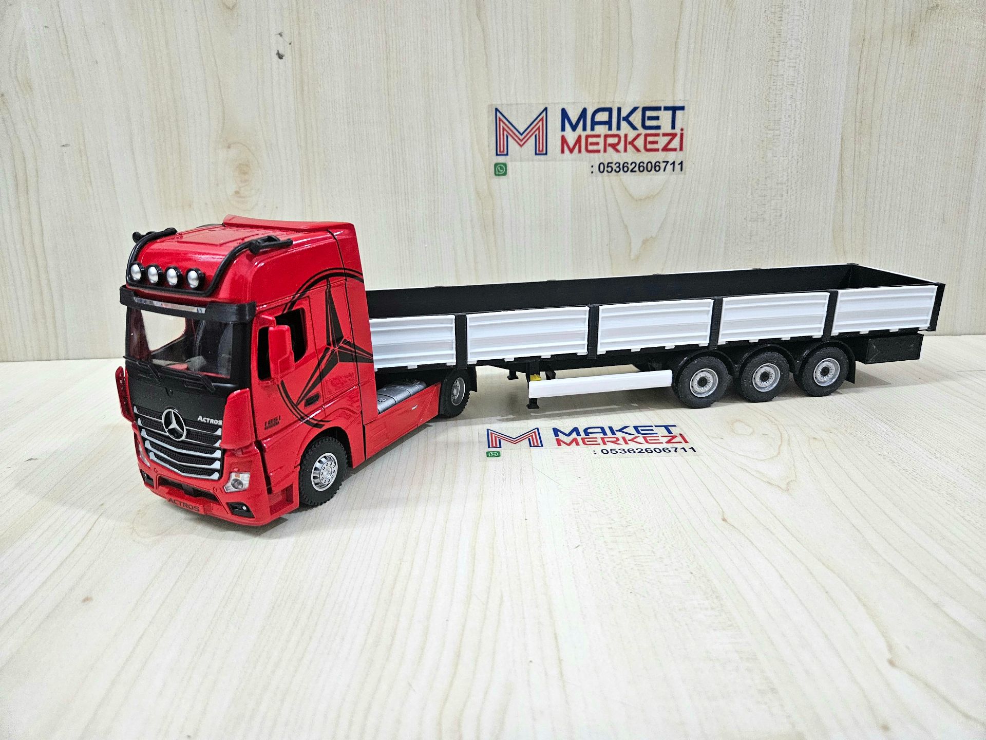 1/36 KIRMIZI MERCEDES ACTROS 1851 SAL DORSELİ TIR MAKETİ