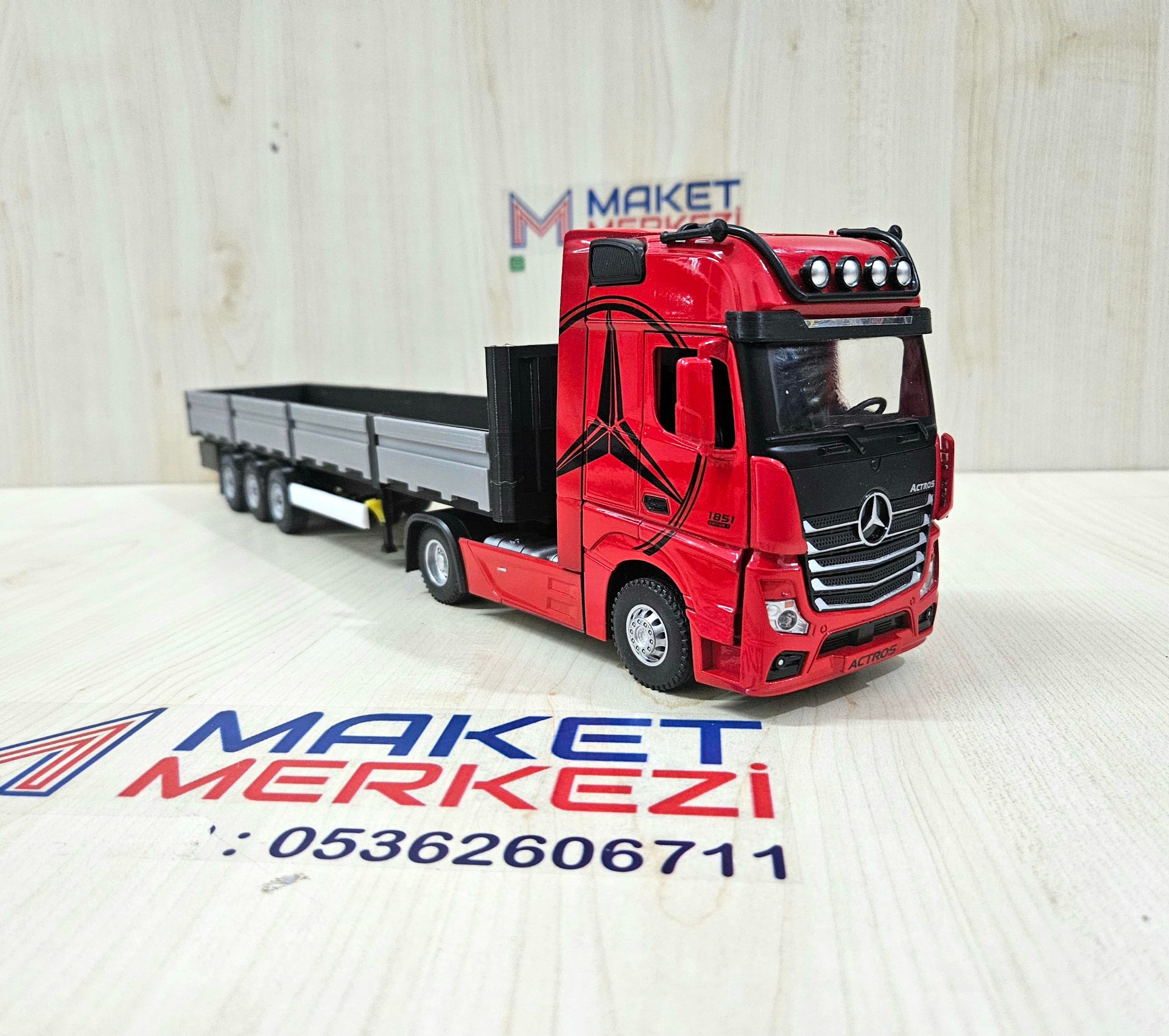 1/36 KIRMIZI MERCEDES ACTROS 1851 SAL DORSELİ TIR MAKETİ