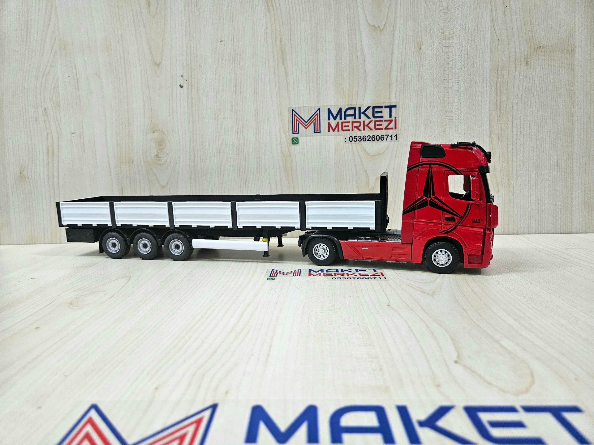 1/36 KIRMIZI MERCEDES ACTROS 1851 SAL DORSELİ TIR MAKETİ