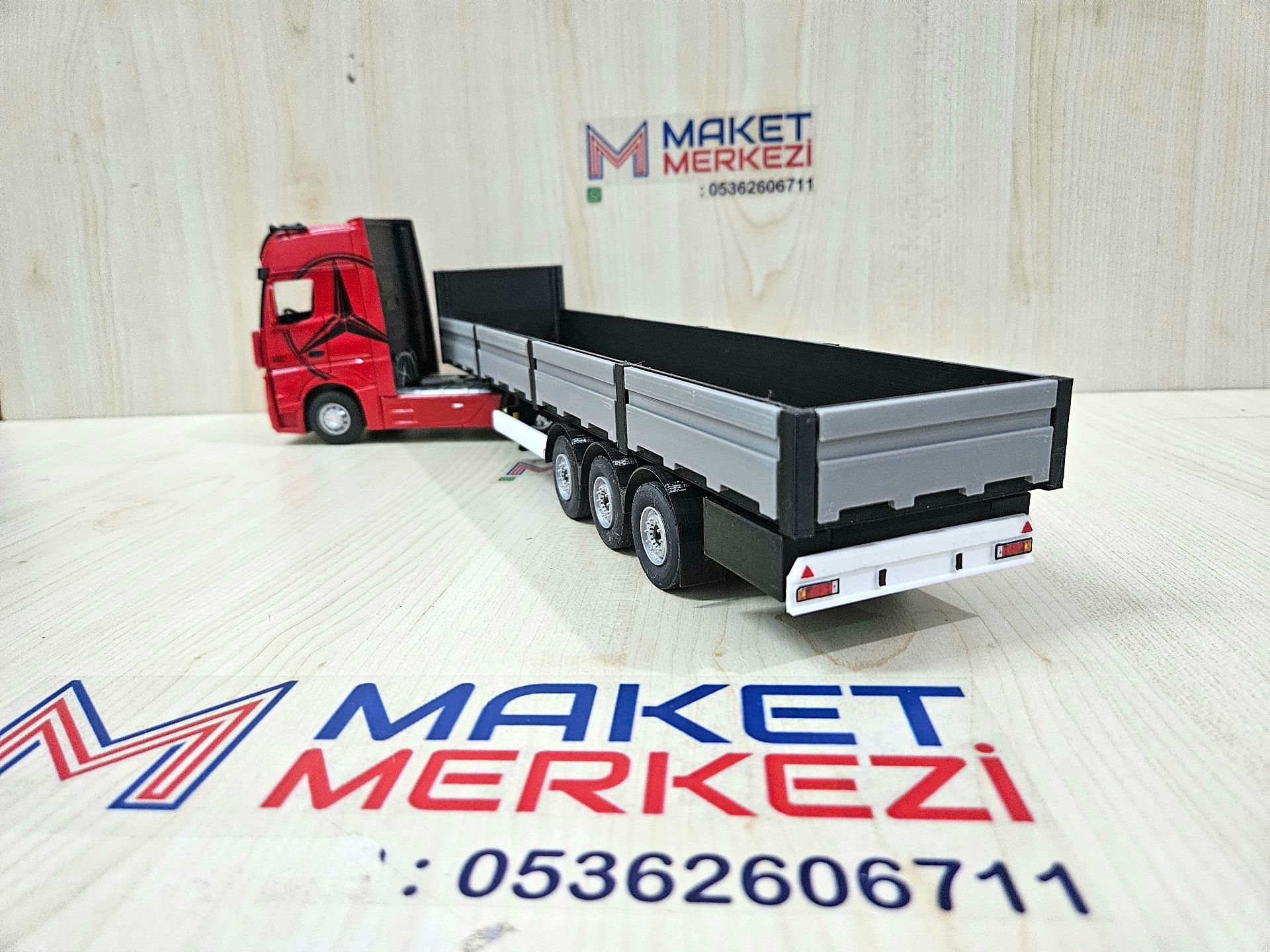 1/36 KIRMIZI MERCEDES ACTROS 1851 SAL DORSELİ TIR MAKETİ