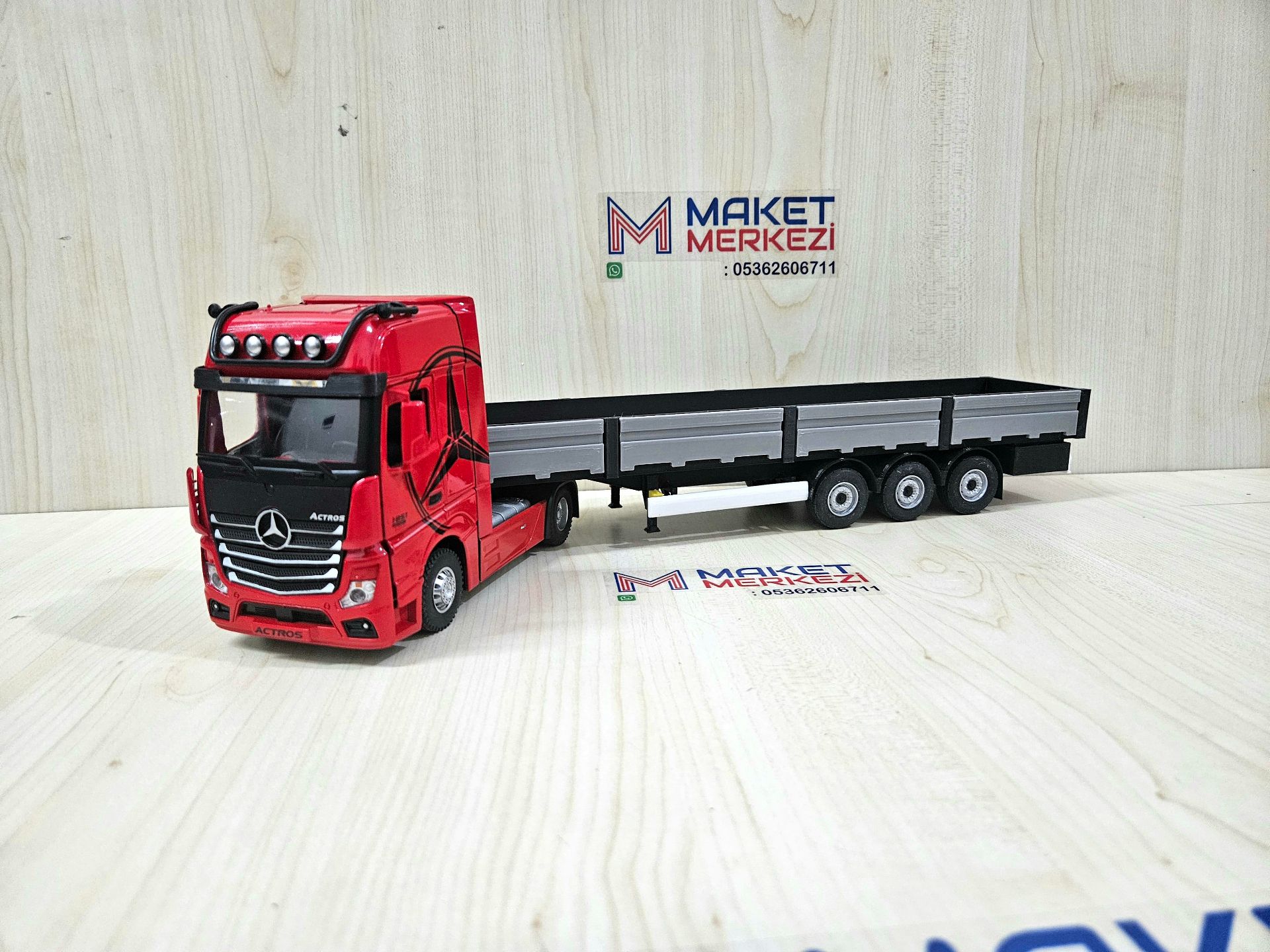 1/36 KIRMIZI MERCEDES ACTROS 1851 SAL DORSELİ TIR MAKETİ