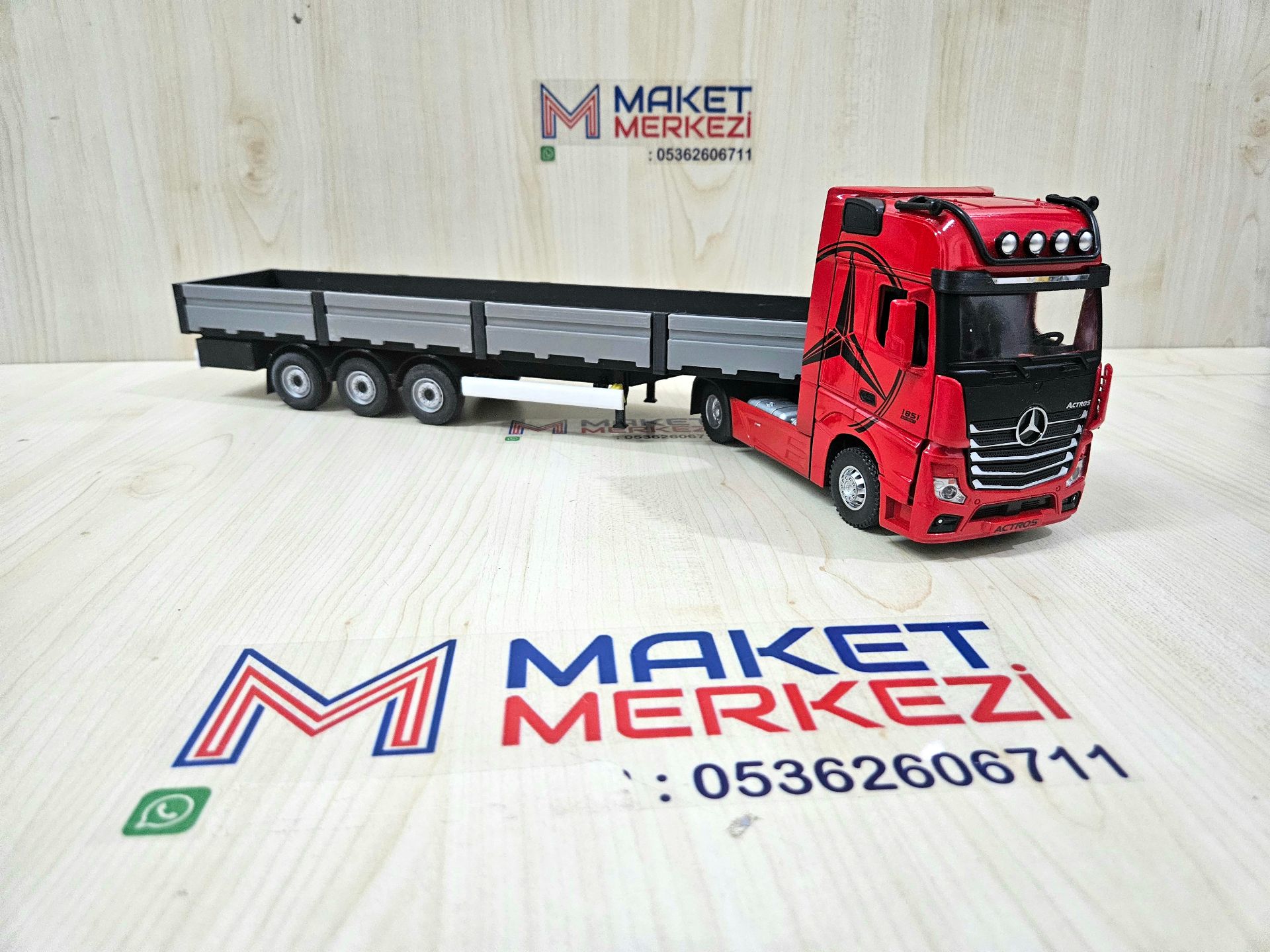1/36 KIRMIZI MERCEDES ACTROS 1851 SAL DORSELİ TIR MAKETİ