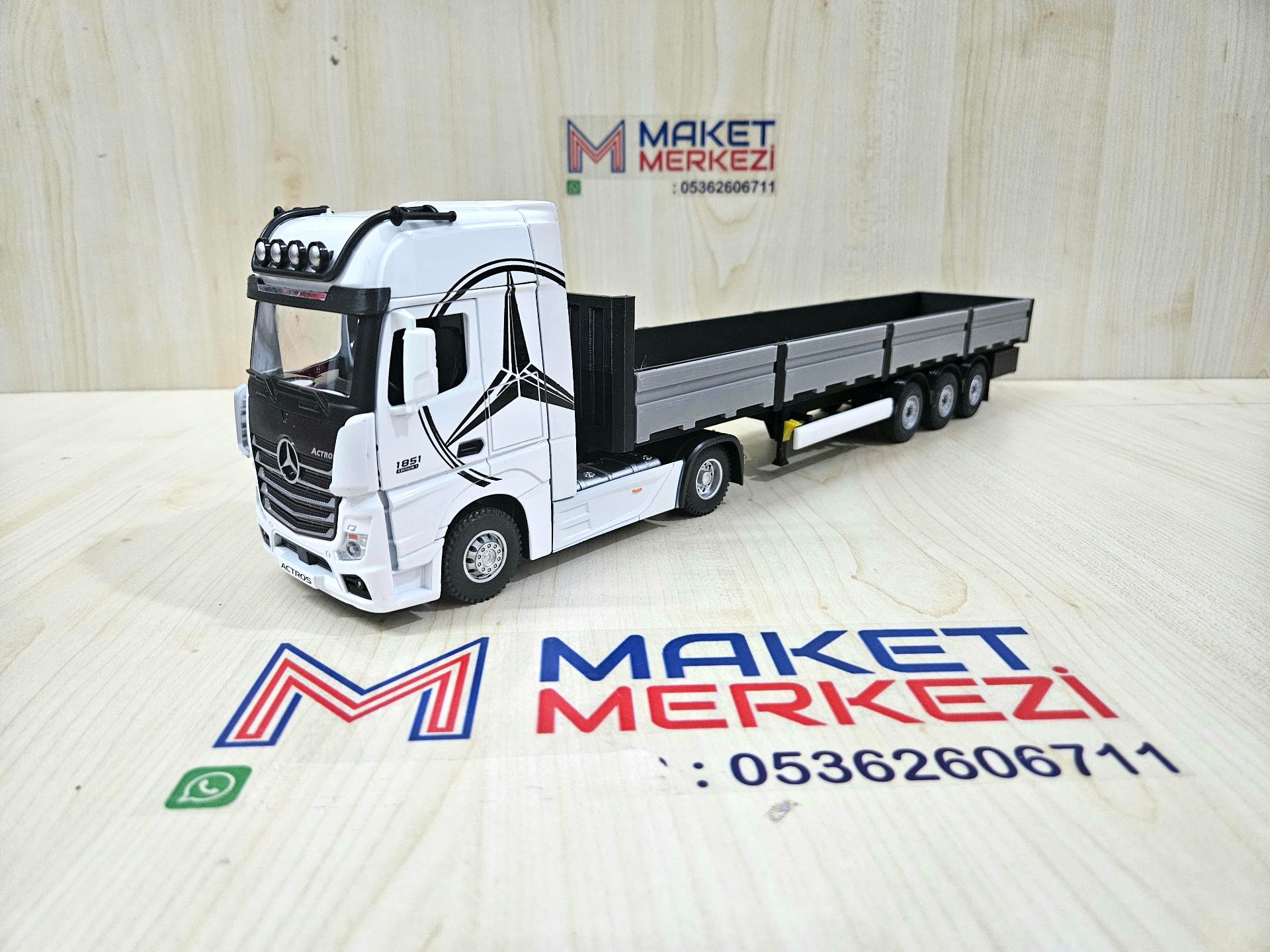 1/36 BEYAZ MERCEDES ACTROS 1851 SAL DORSELİ TIR MAKETİ