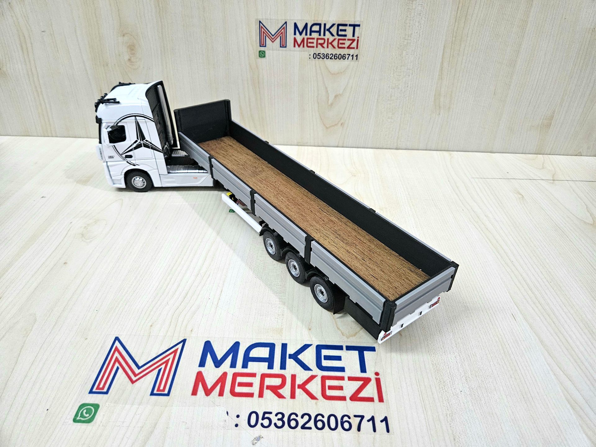 1/36 BEYAZ MERCEDES ACTROS 1851 SAL DORSELİ TIR MAKETİ