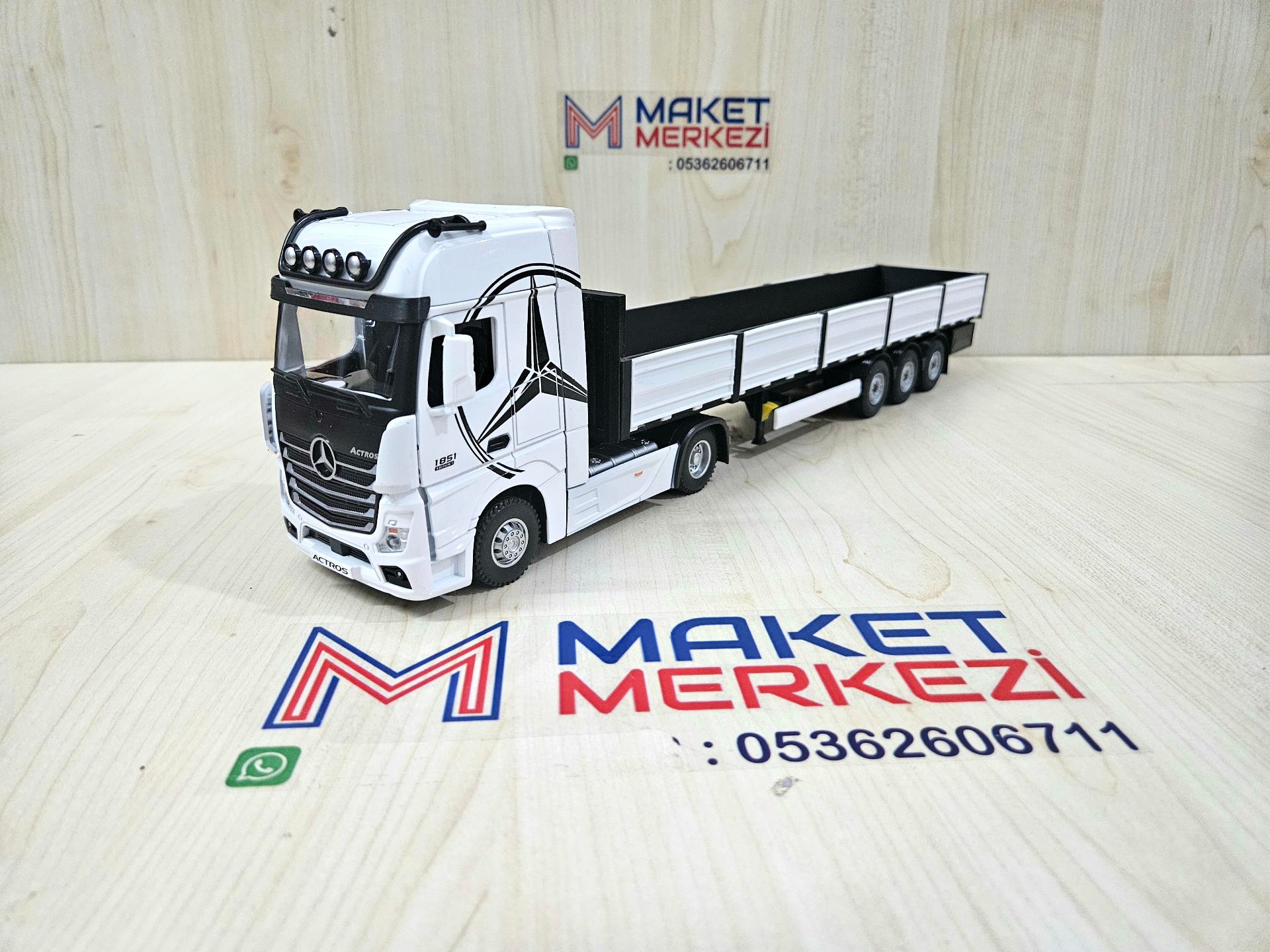 1/36 BEYAZ MERCEDES ACTROS 1851 SAL DORSELİ TIR MAKETİ