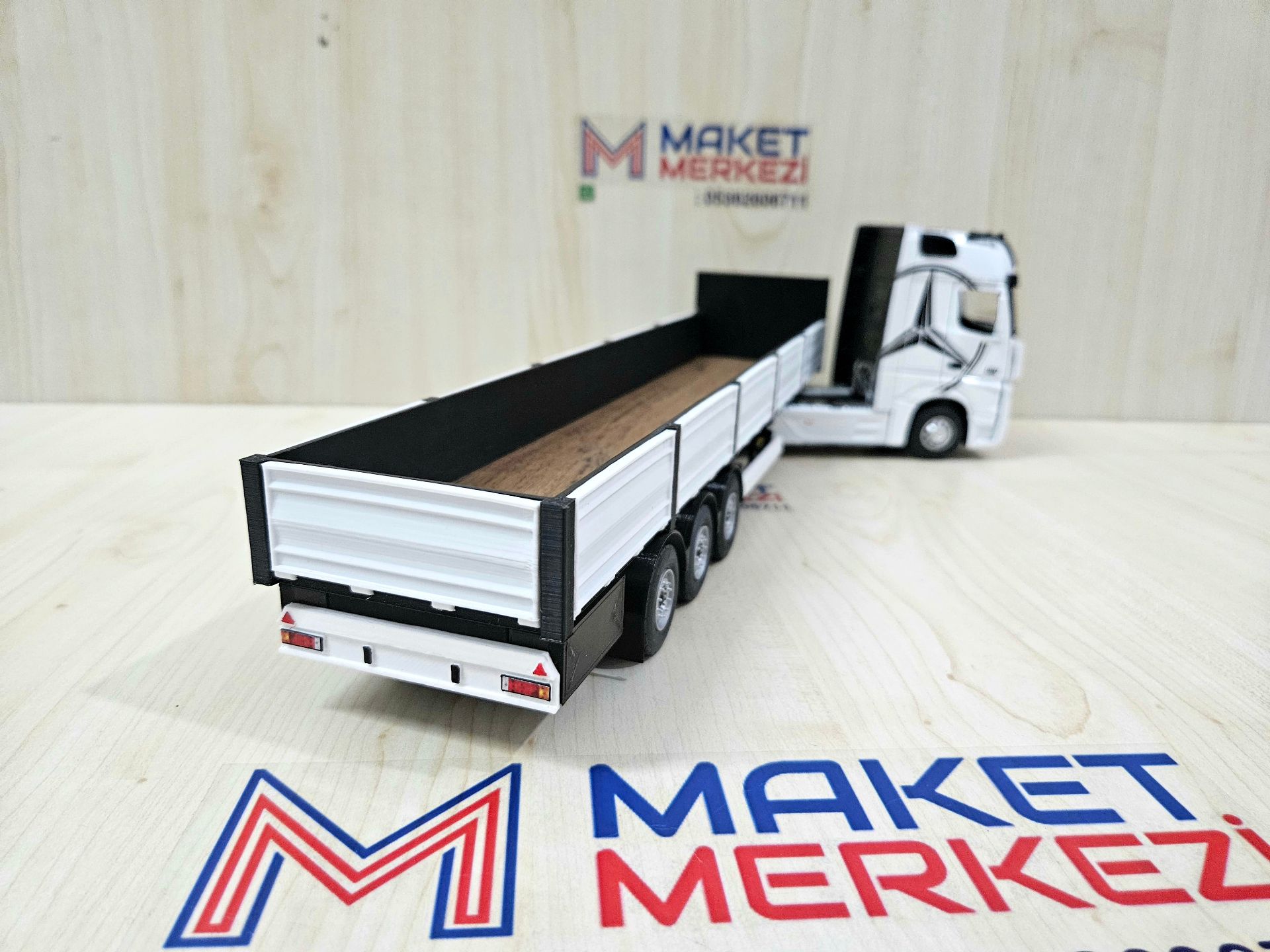 1/36 BEYAZ MERCEDES ACTROS 1851 SAL DORSELİ TIR MAKETİ