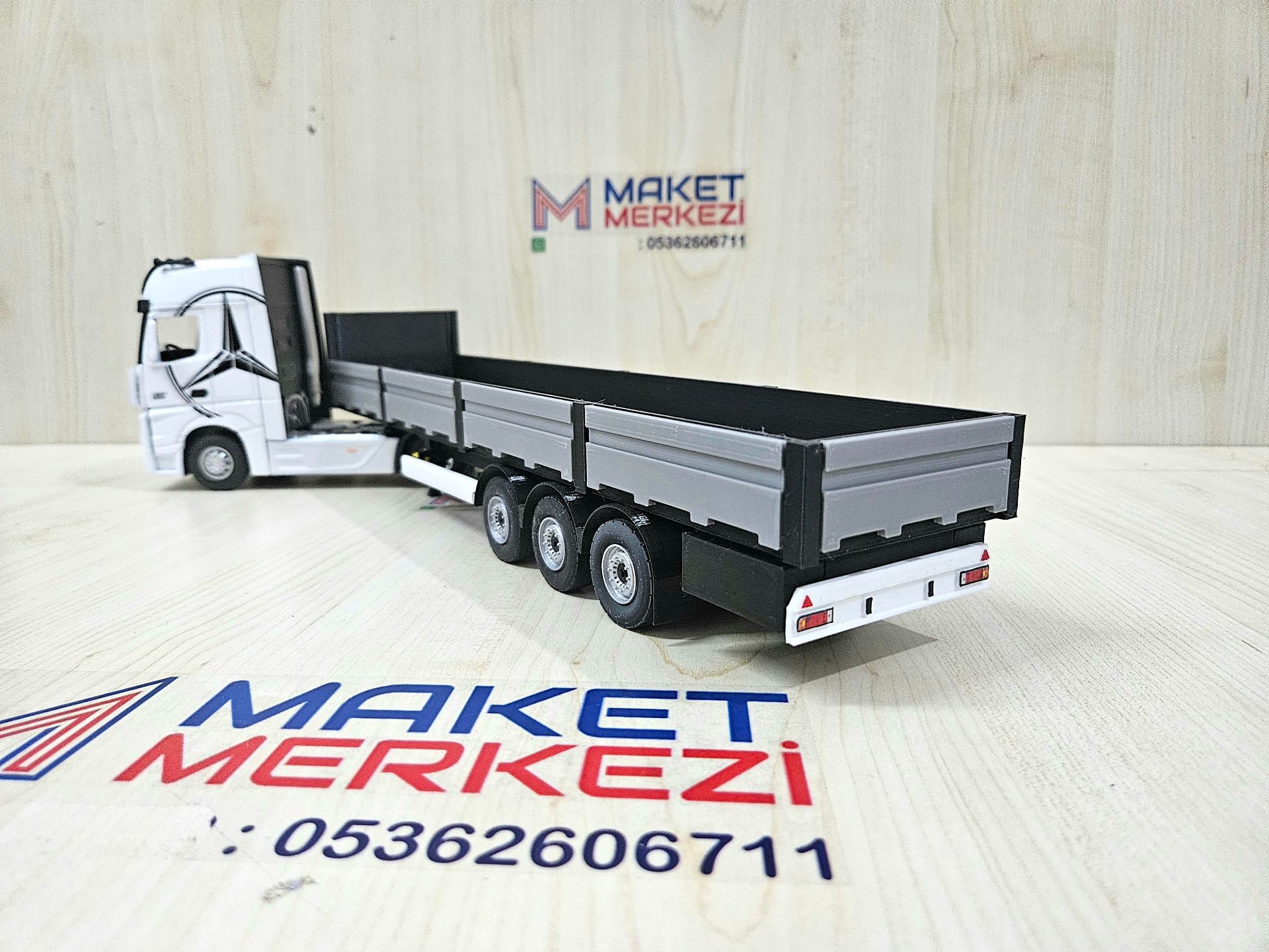 1/36 BEYAZ MERCEDES ACTROS 1851 SAL DORSELİ TIR MAKETİ