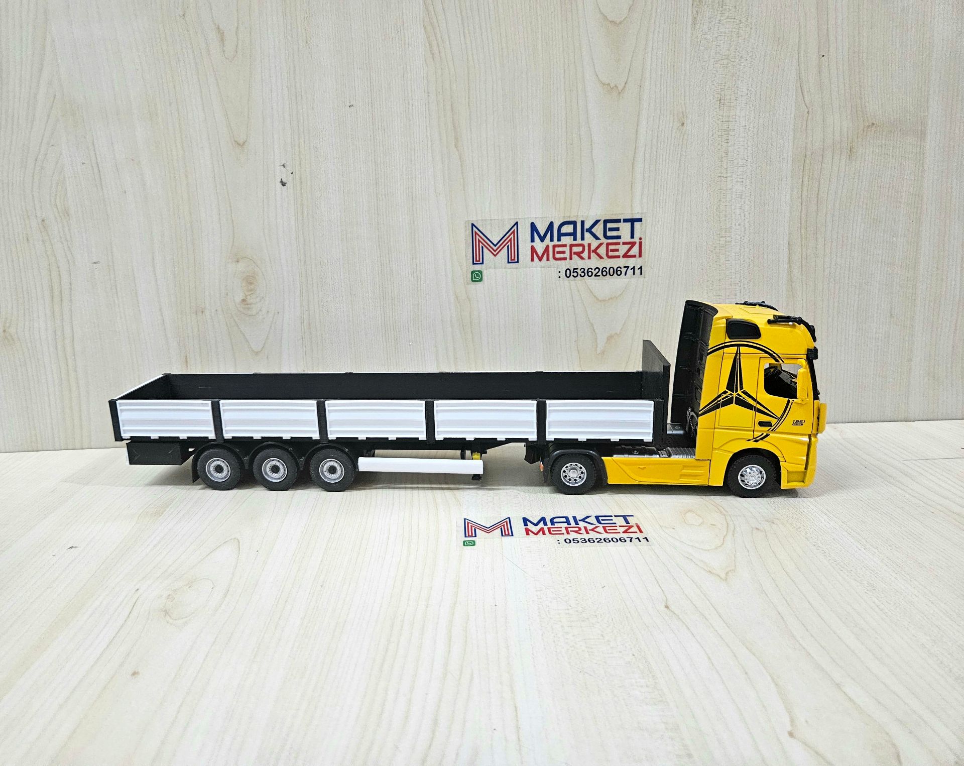 1/36 SARI MERCEDES ACTROS 1851 SAL DORSELİ TIR MAKETİ