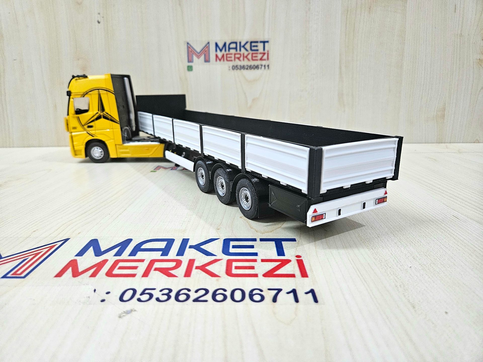 1/36 SARI MERCEDES ACTROS 1851 SAL DORSELİ TIR MAKETİ