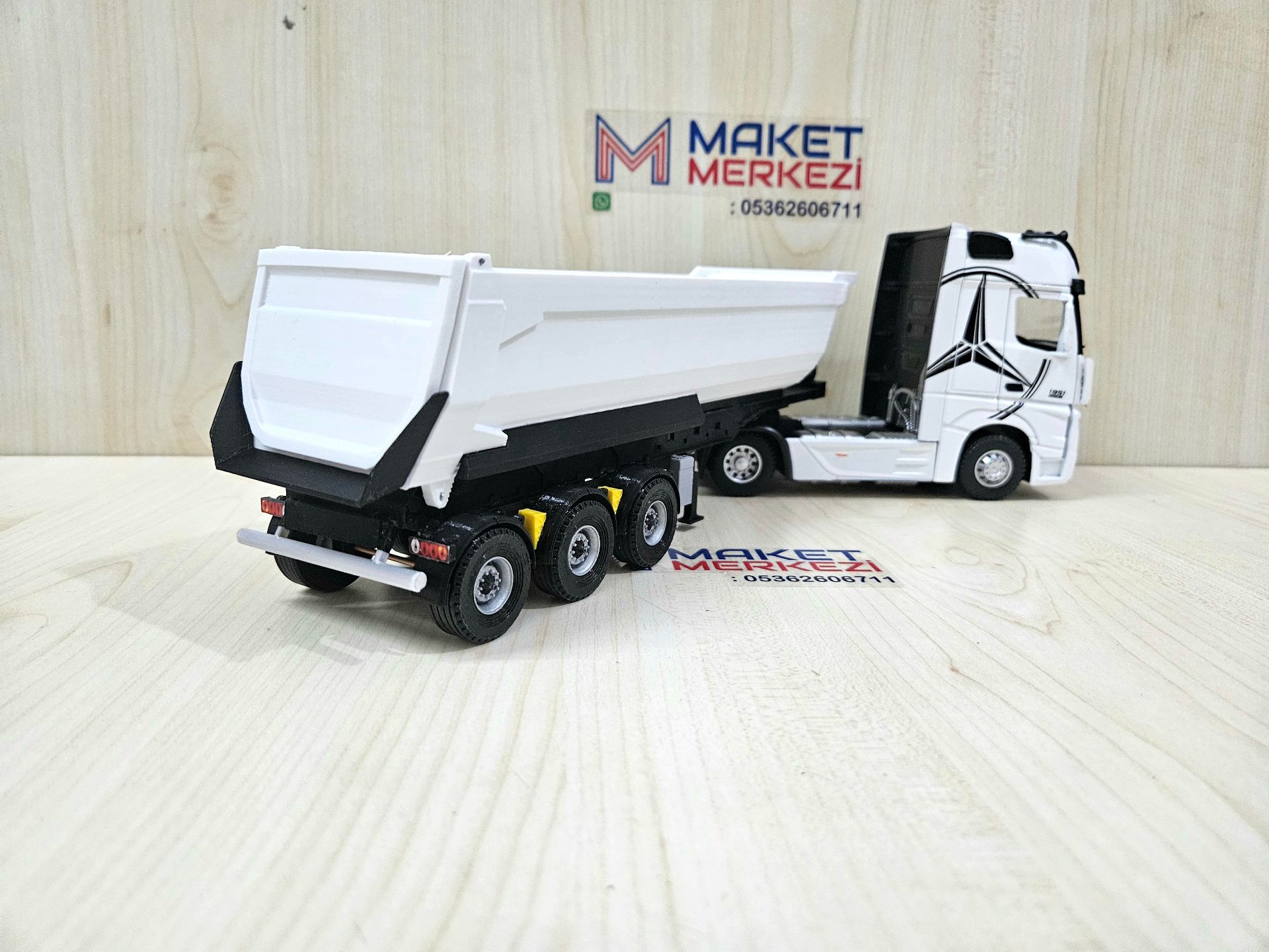 1/36 BEYAZ MERCEDES ACTROS 1851 BEYAZ DAMPER DORSELİ TIR MAKETİ