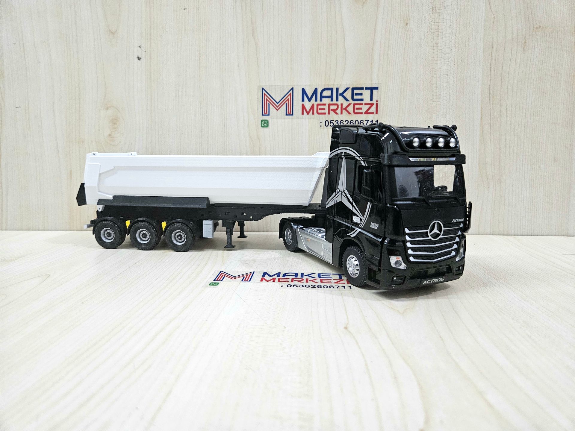 1/36 SİYAH MERCEDES ACTROS 1851 BEYAZ DAMPER DORSELİ TIR MAKETİ