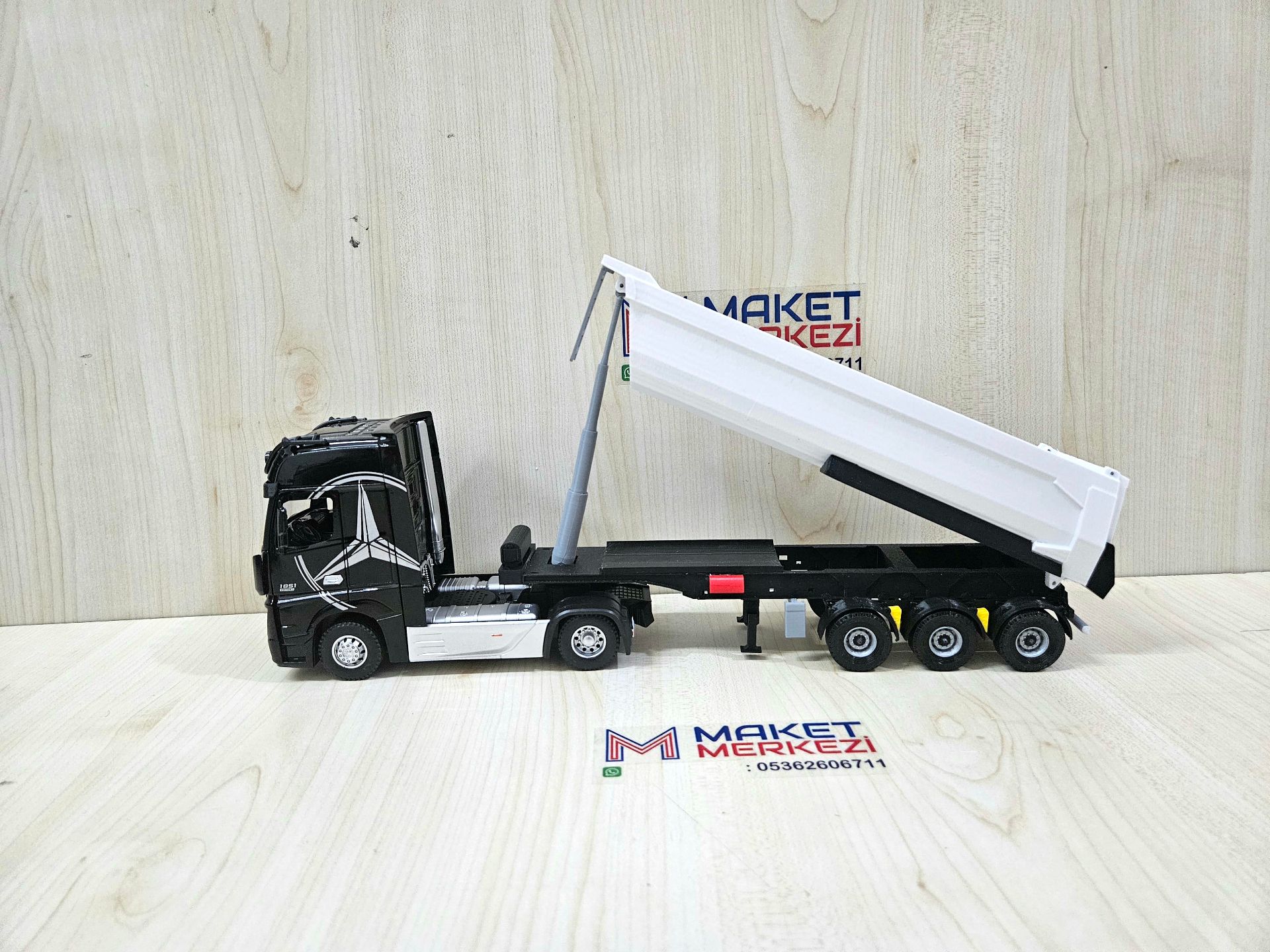 1/36 SİYAH MERCEDES ACTROS 1851 BEYAZ DAMPER DORSELİ TIR MAKETİ