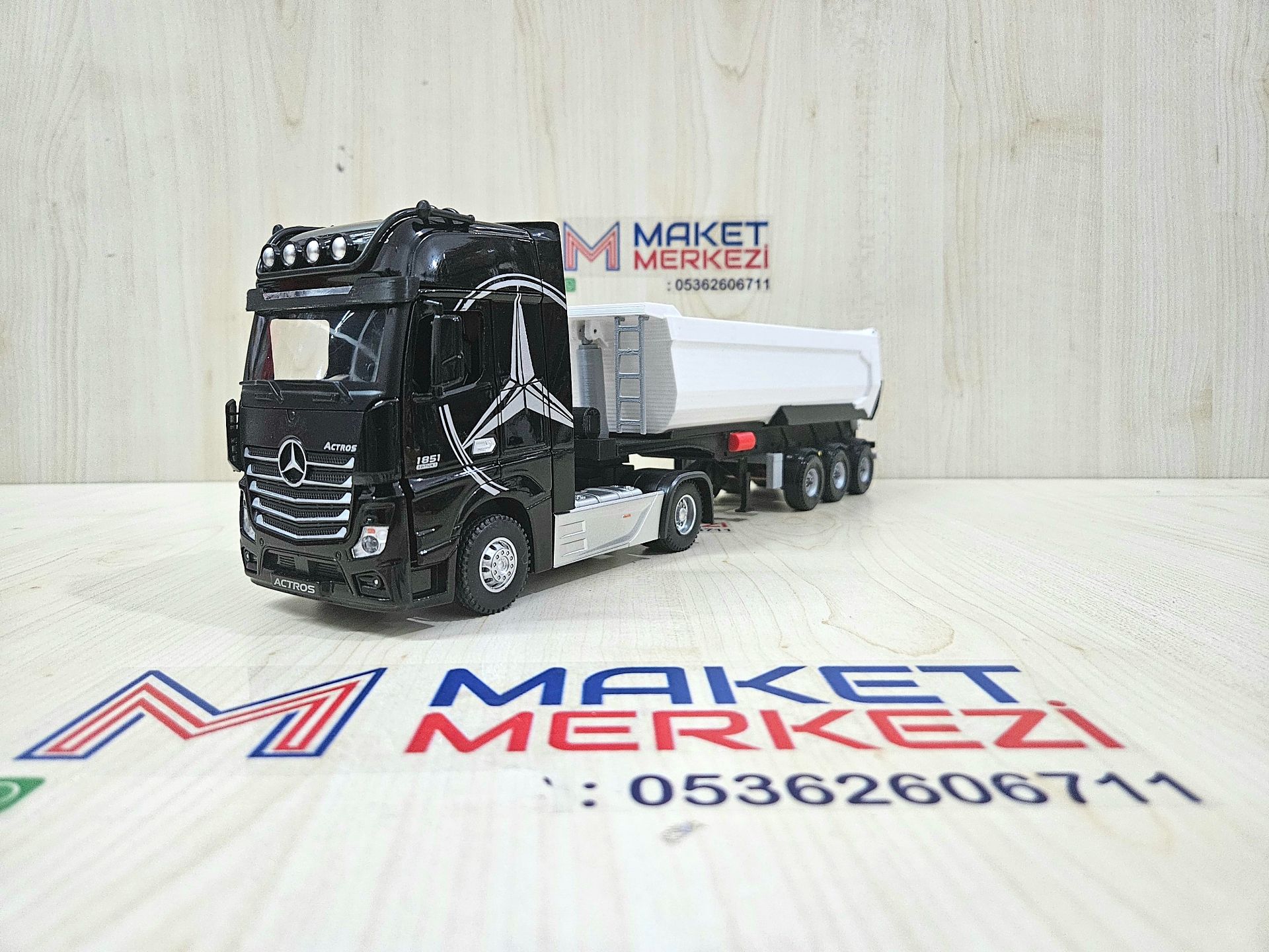 1/36 SİYAH MERCEDES ACTROS 1851 BEYAZ DAMPER DORSELİ TIR MAKETİ