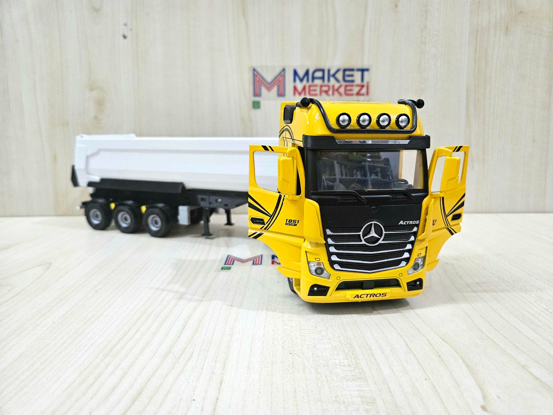 1/36 SARI MERCEDES ACTROS 1851 BEYAZ DAMPER DORSELİ TIR MAKETİ