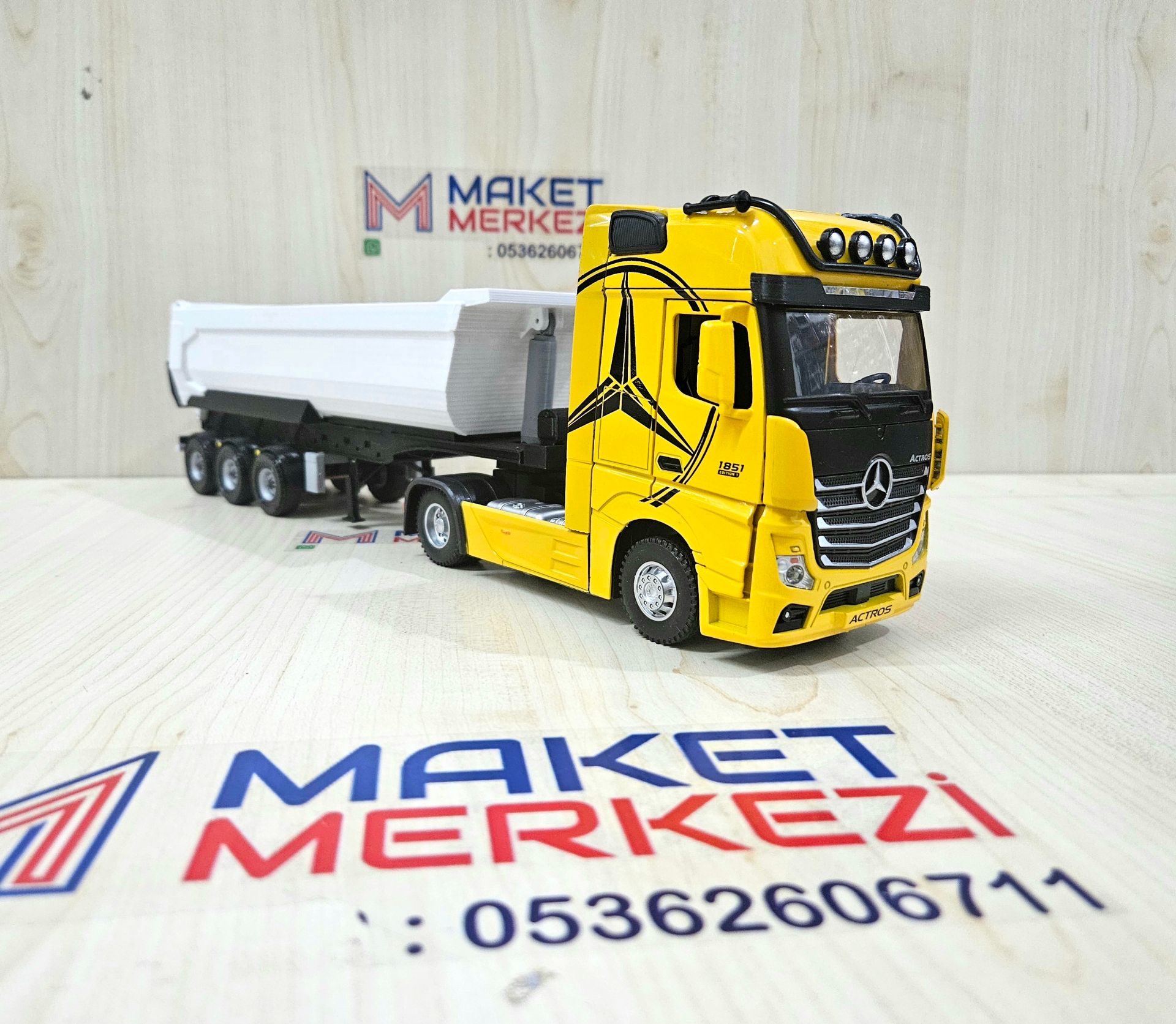 1/36 SARI MERCEDES ACTROS 1851 BEYAZ DAMPER DORSELİ TIR MAKETİ