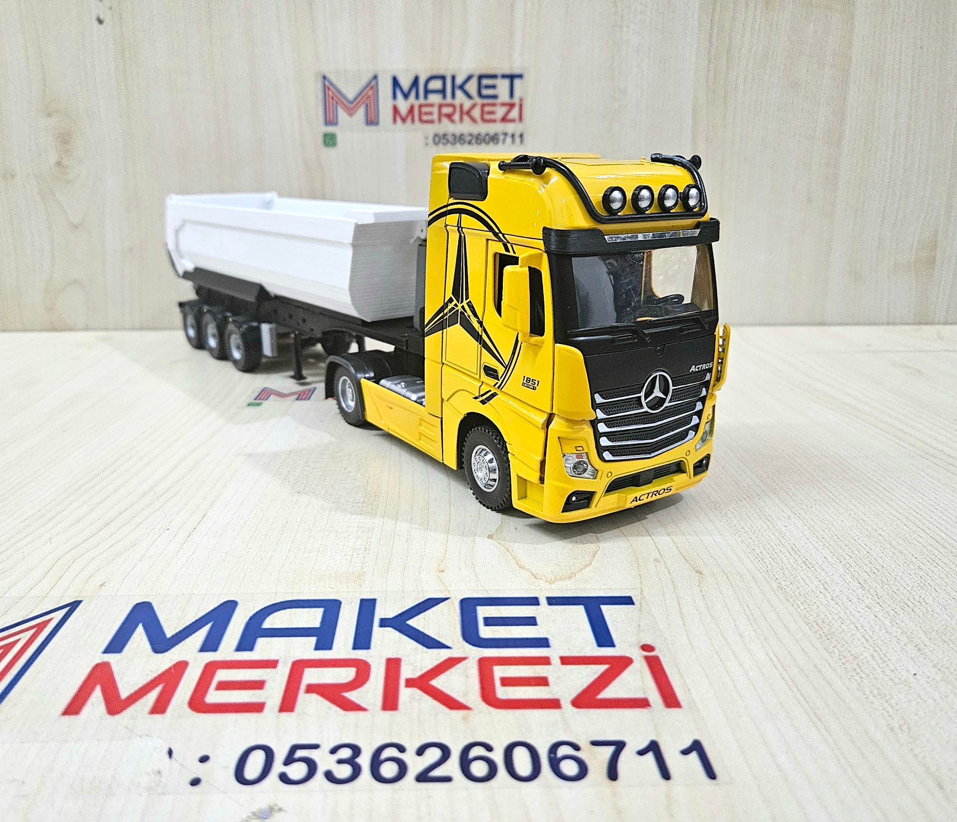 1/36 SARI MERCEDES ACTROS 1851 BEYAZ DAMPER DORSELİ TIR MAKETİ