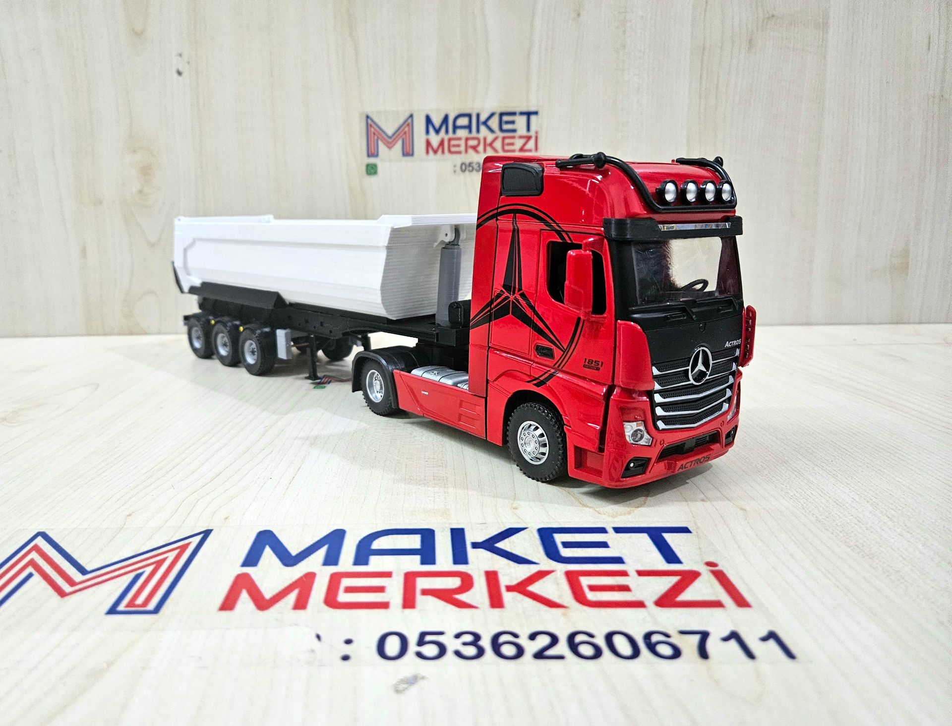 1/36 KIRMIZI MERCEDES ACTROS 1851 BEYAZ DAMPER DORSELİ TIR MAKETİ