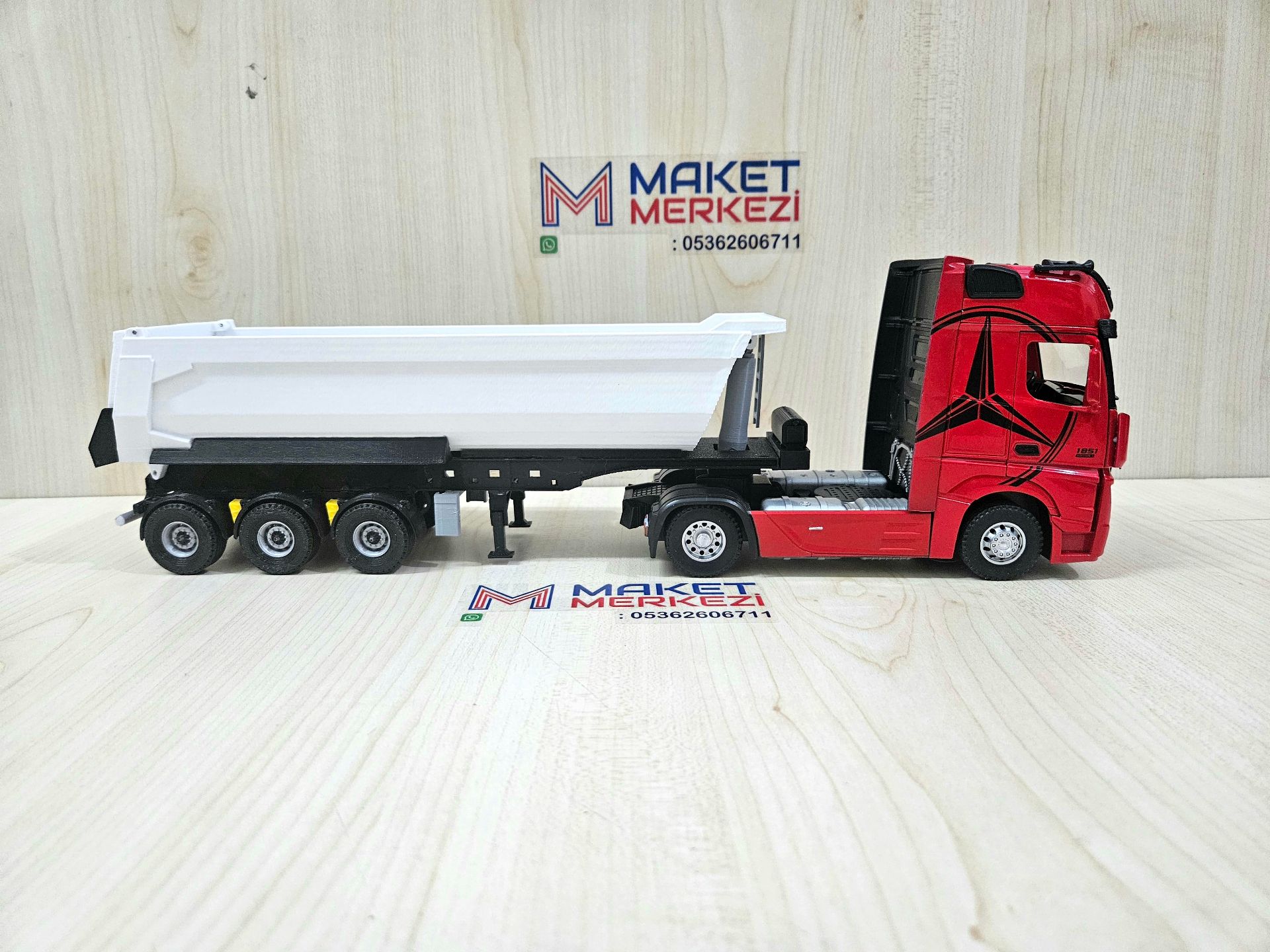 1/36 KIRMIZI MERCEDES ACTROS 1851 BEYAZ DAMPER DORSELİ TIR MAKETİ