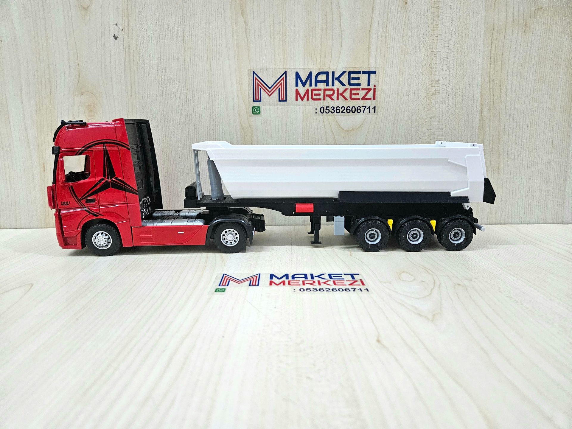 1/36 KIRMIZI MERCEDES ACTROS 1851 BEYAZ DAMPER DORSELİ TIR MAKETİ