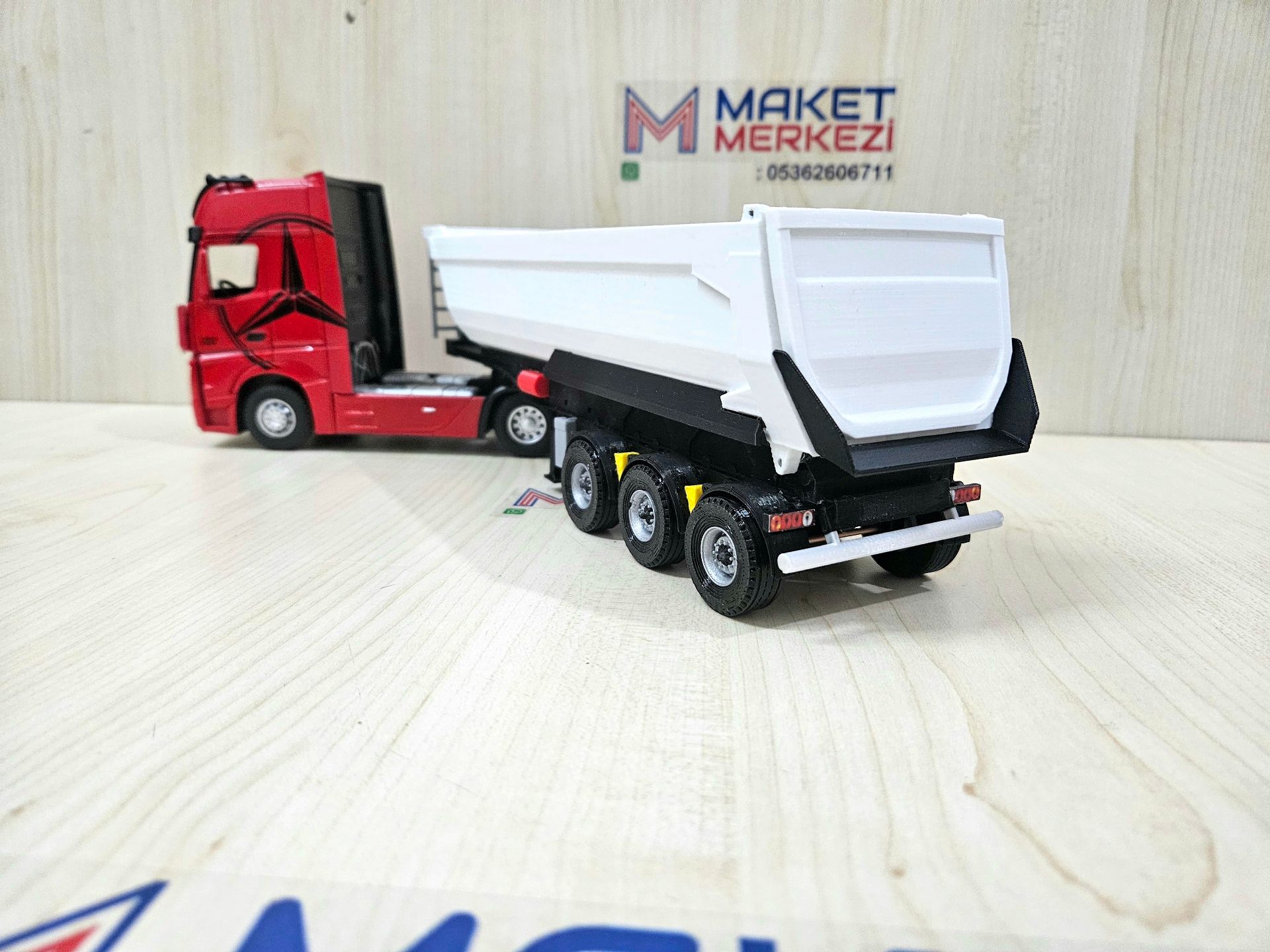 1/36 KIRMIZI MERCEDES ACTROS 1851 BEYAZ DAMPER DORSELİ TIR MAKETİ