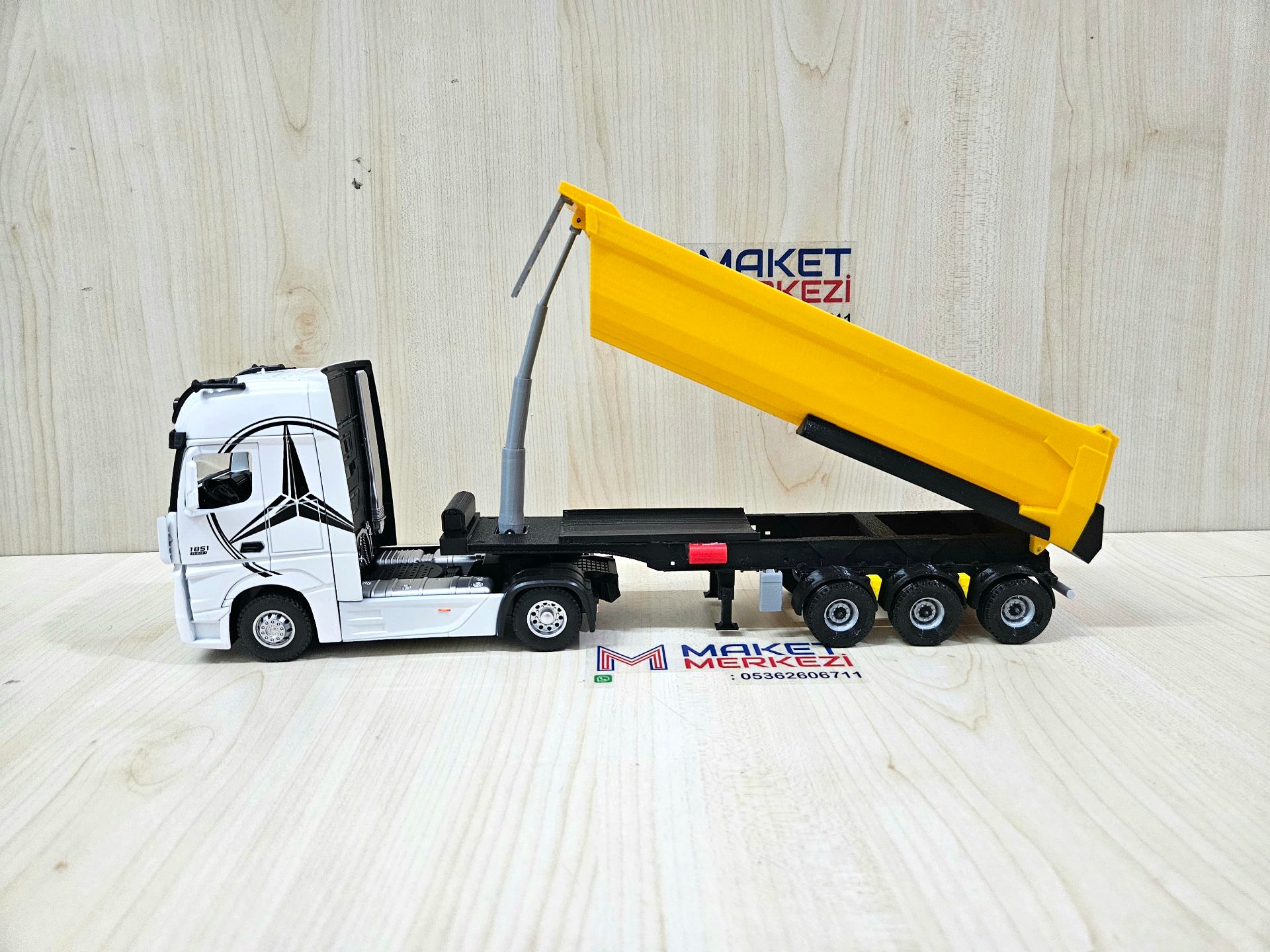 1/36 BEYAZ MERCEDES ACTROS 1851 SARI DAMPER DORSELİ TIR MAKETİ