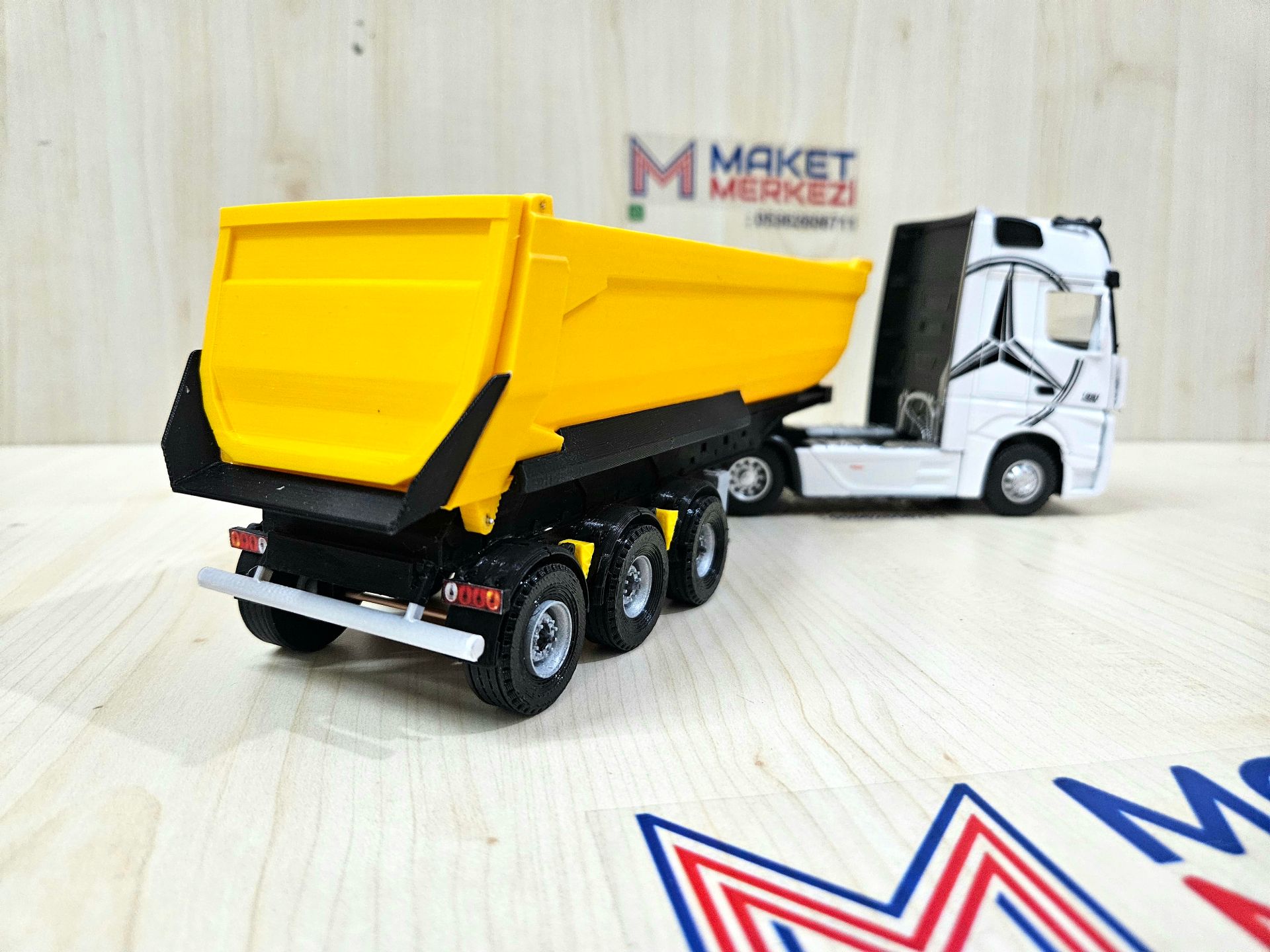 1/36 BEYAZ MERCEDES ACTROS 1851 SARI DAMPER DORSELİ TIR MAKETİ