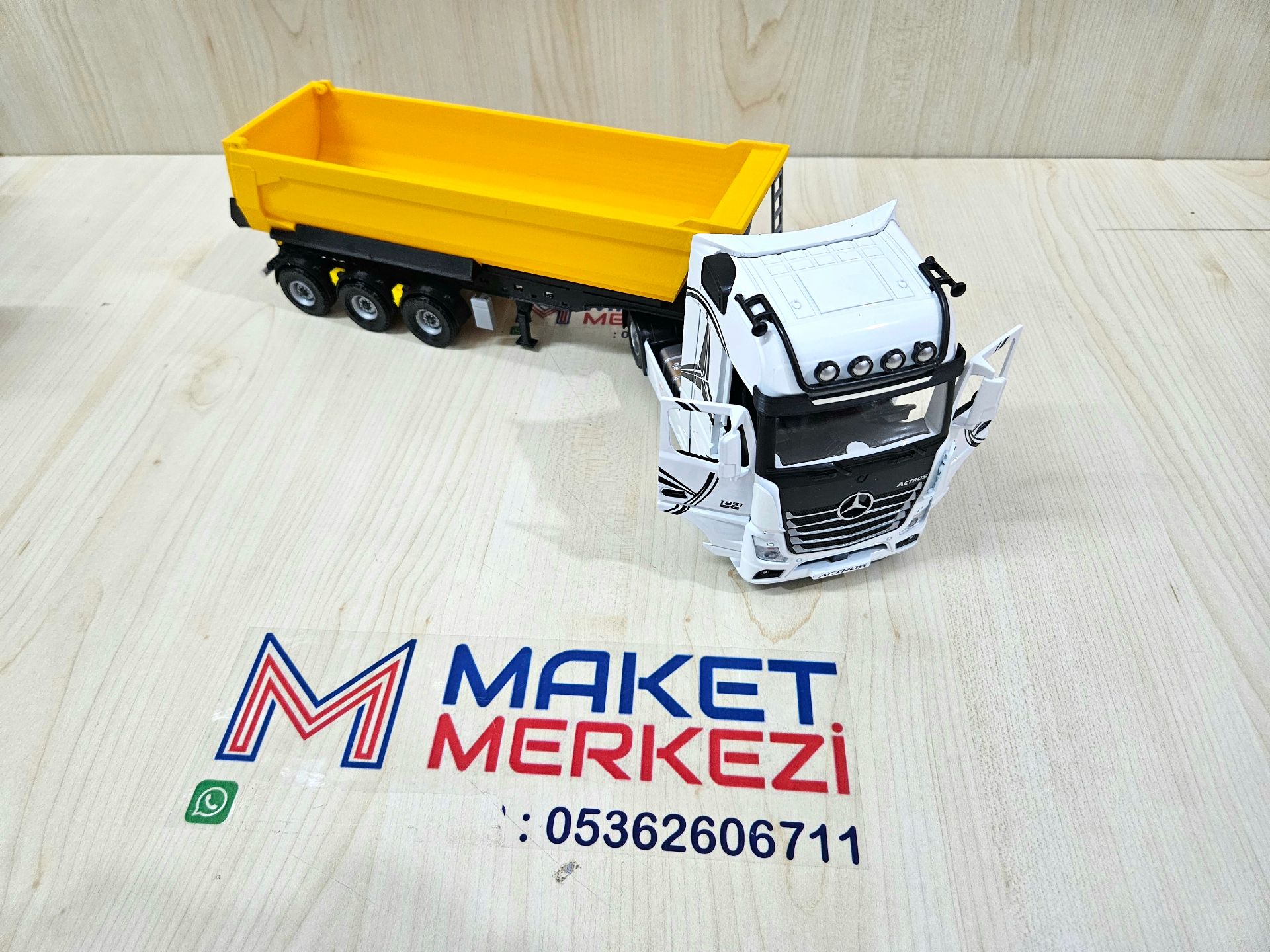 1/36 BEYAZ MERCEDES ACTROS 1851 SARI DAMPER DORSELİ TIR MAKETİ