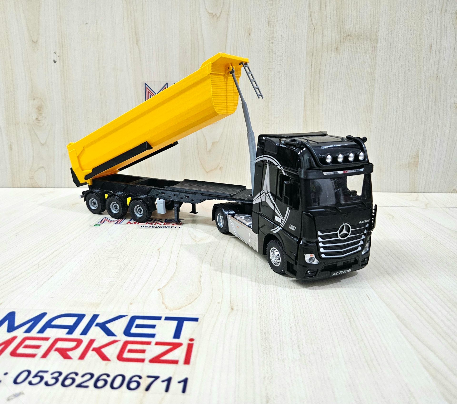 1/36 SİYAH MERCEDES ACTROS 1851 SARI DAMPER DORSELİ TIR MAKETİ