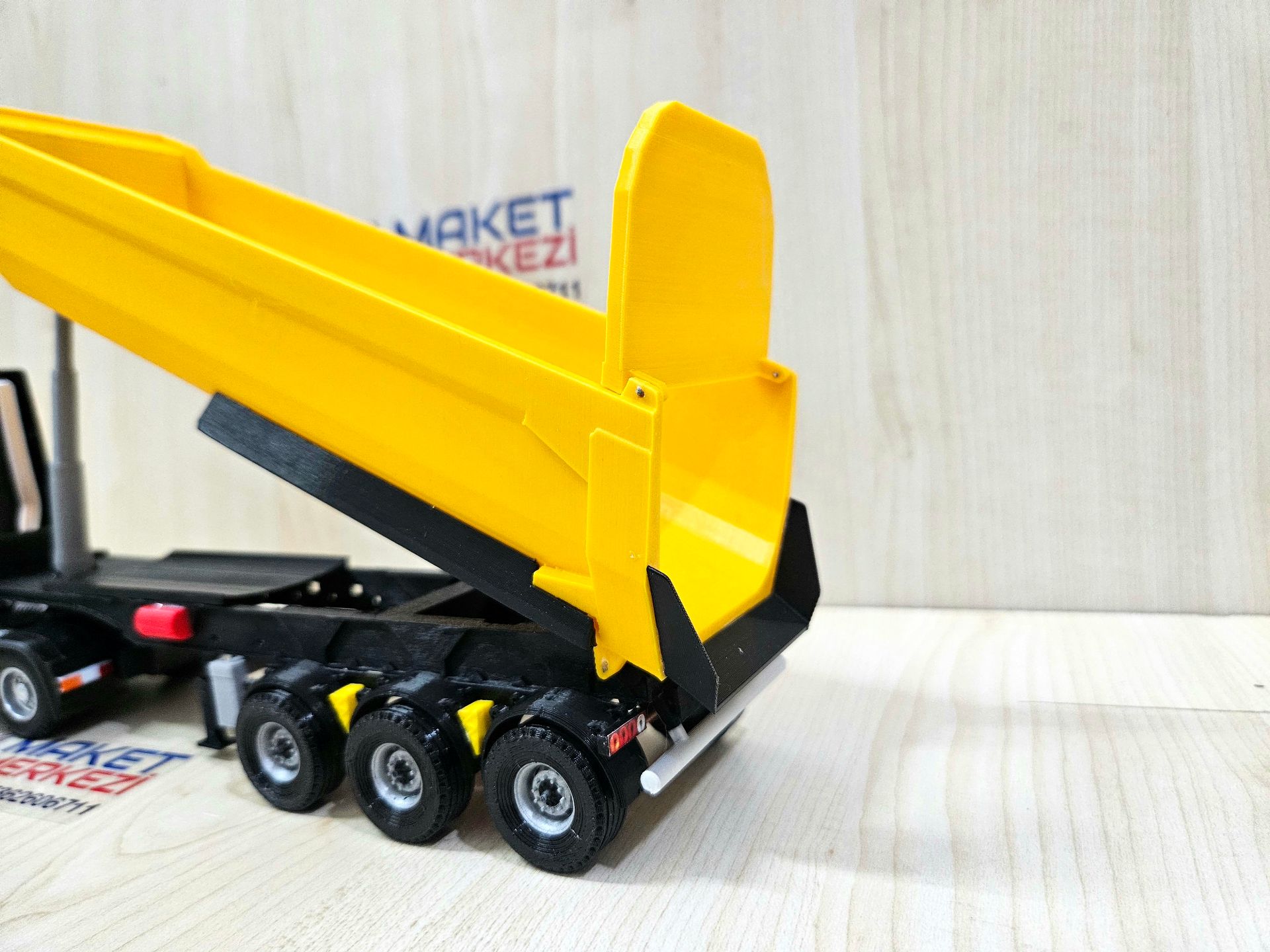 1/36 SARI MERCEDES ACTROS 1851 SARI DAMPER DORSELİ TIR MAKETİ