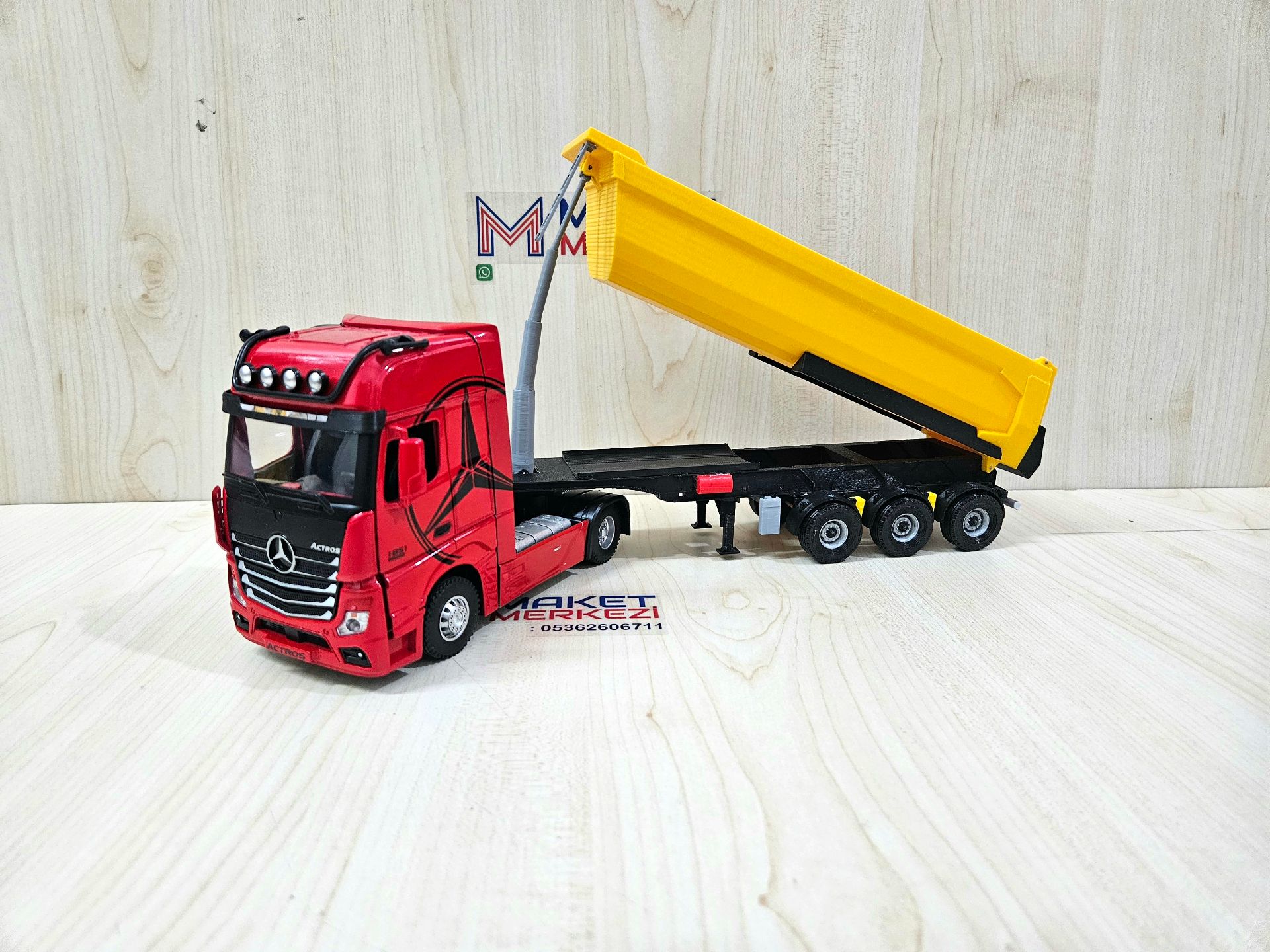 1/36 KIRMIZI MERCEDES ACTROS 1851 SARI DAMPER DORSELİ TIR MAKETİ