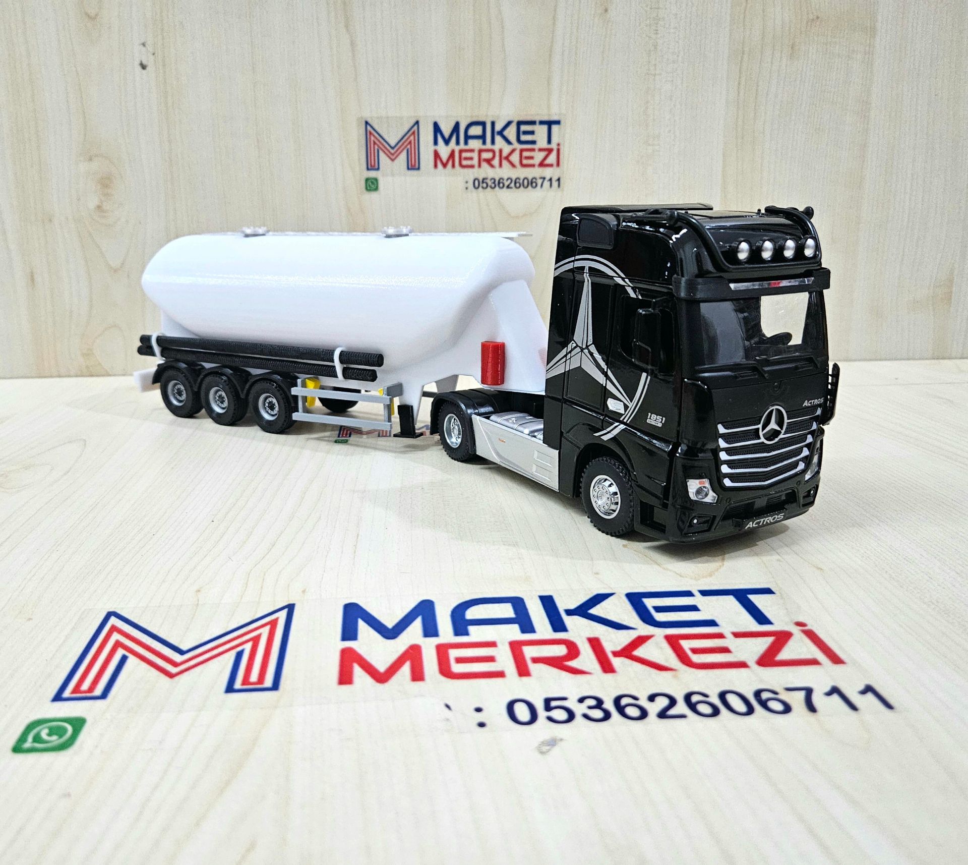 1/36 SİYAH MERCEDES ACTROS 1851 W TİPİ DÜZ SİLOBAS TIR MAKETİ