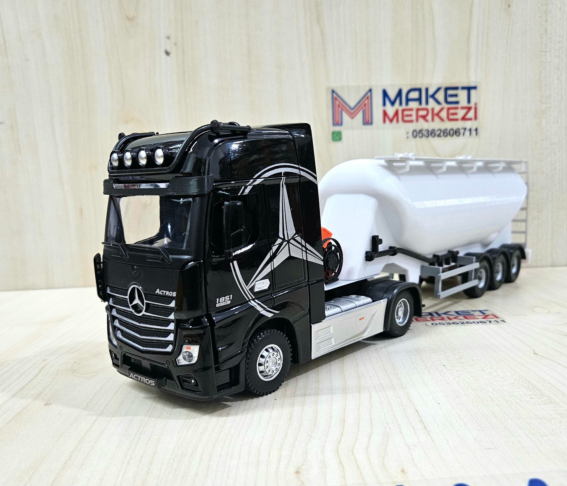 1/36 SİYAH MERCEDES ACTROS 1851 W TİPİ DÜZ SİLOBAS TIR MAKETİ