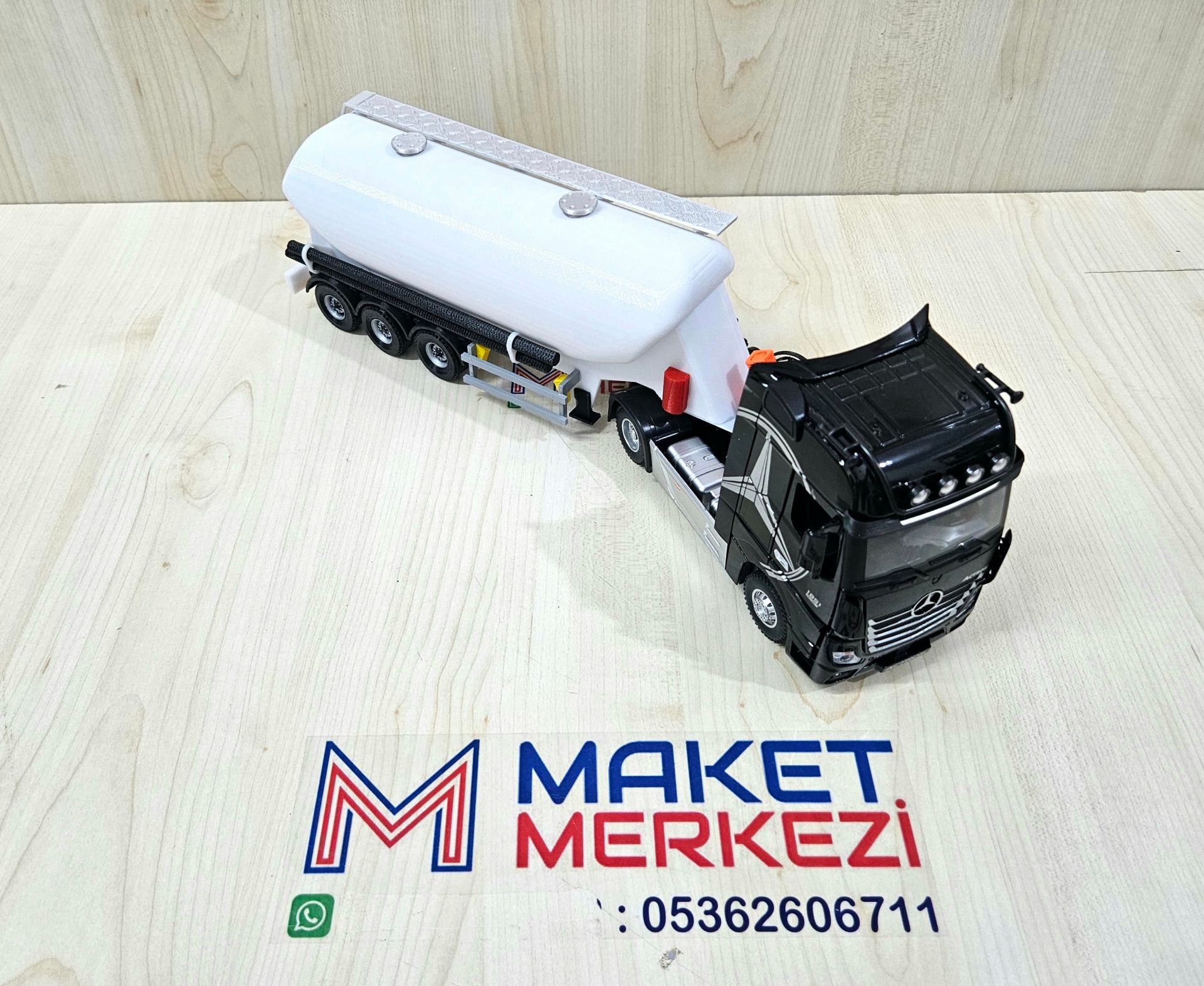 1/36 SİYAH MERCEDES ACTROS 1851 W TİPİ DÜZ SİLOBAS TIR MAKETİ