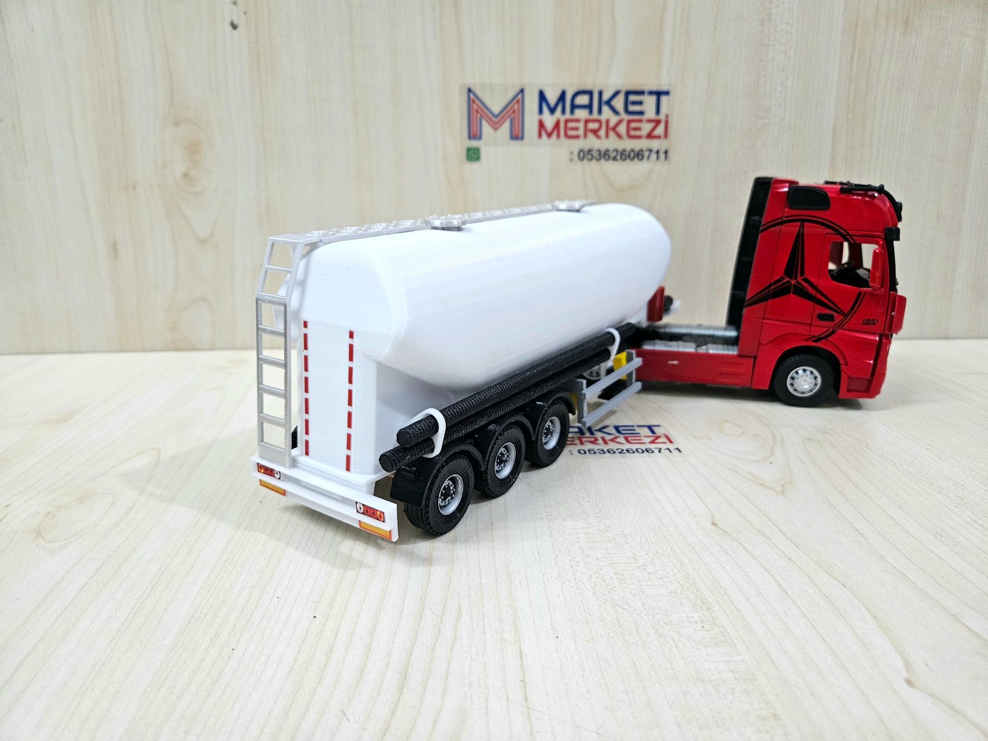 1/36 KIRMIZI MERCEDES ACTROS 1851 W TİPİ DÜZ SİLOBAS TIR MAKETİ