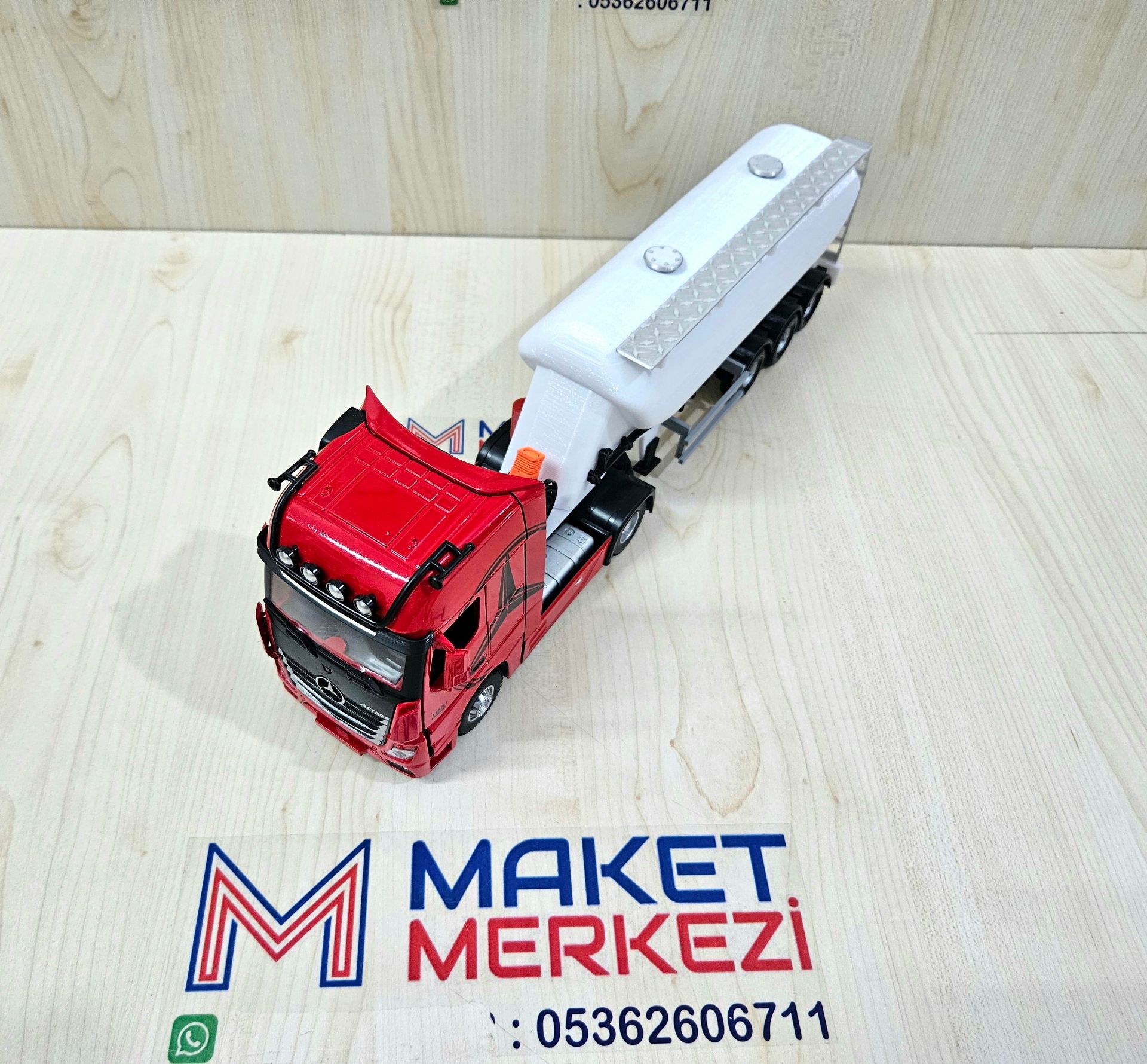1/36 KIRMIZI MERCEDES ACTROS 1851 W TİPİ DÜZ SİLOBAS TIR MAKETİ