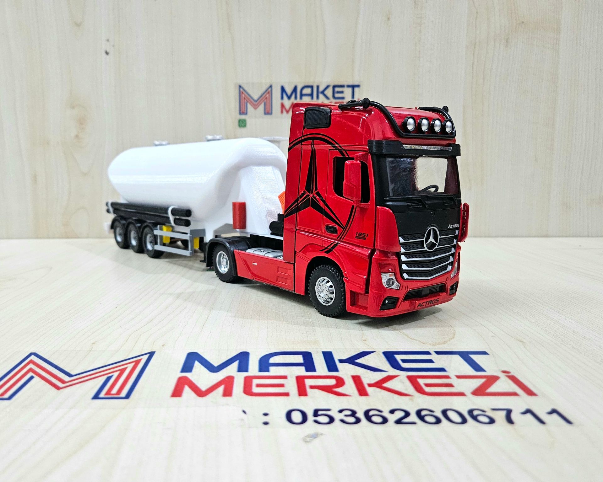 1/36 KIRMIZI MERCEDES ACTROS 1851 W TİPİ DÜZ SİLOBAS TIR MAKETİ