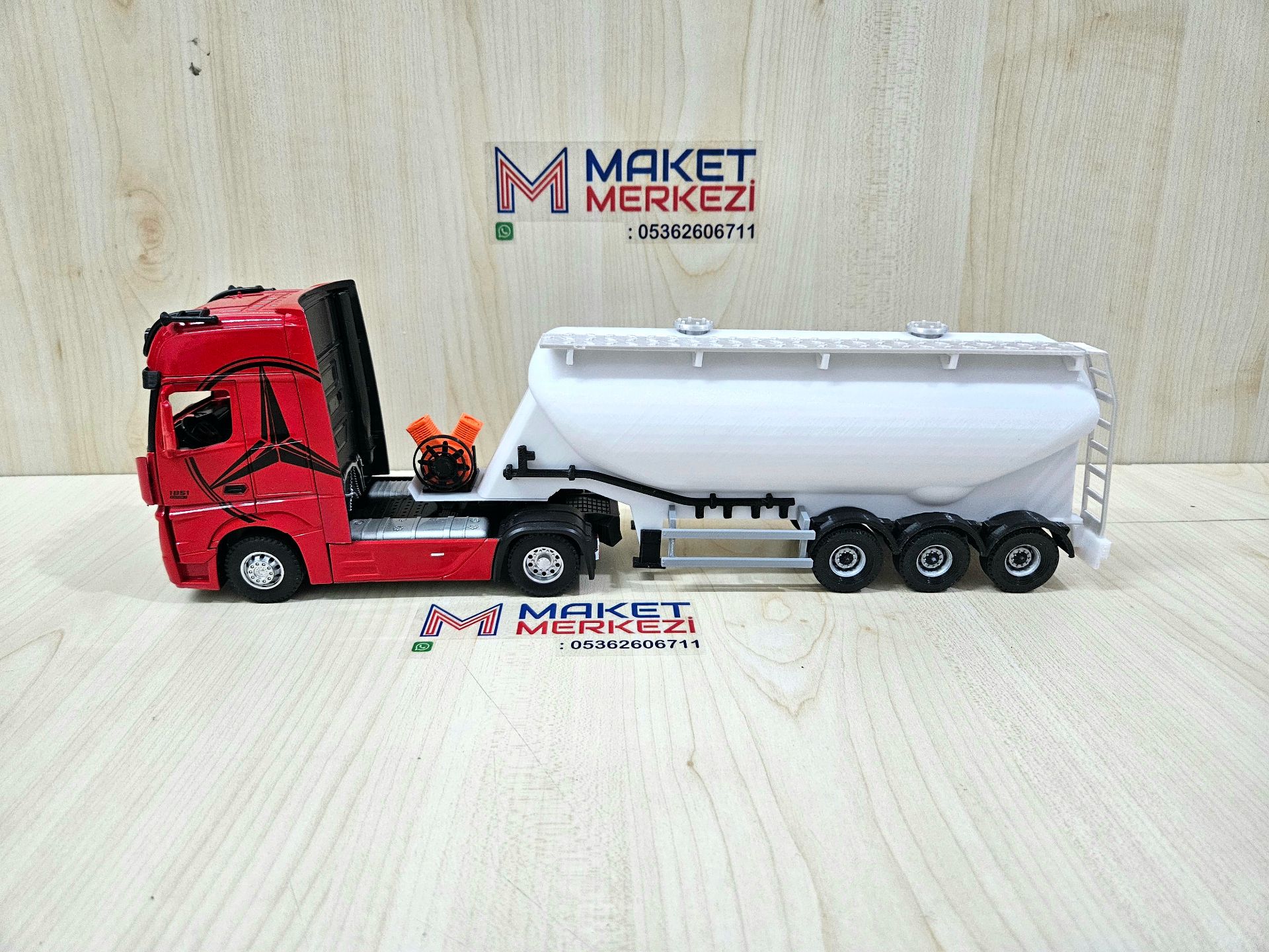 1/36 KIRMIZI MERCEDES ACTROS 1851 W TİPİ DÜZ SİLOBAS TIR MAKETİ