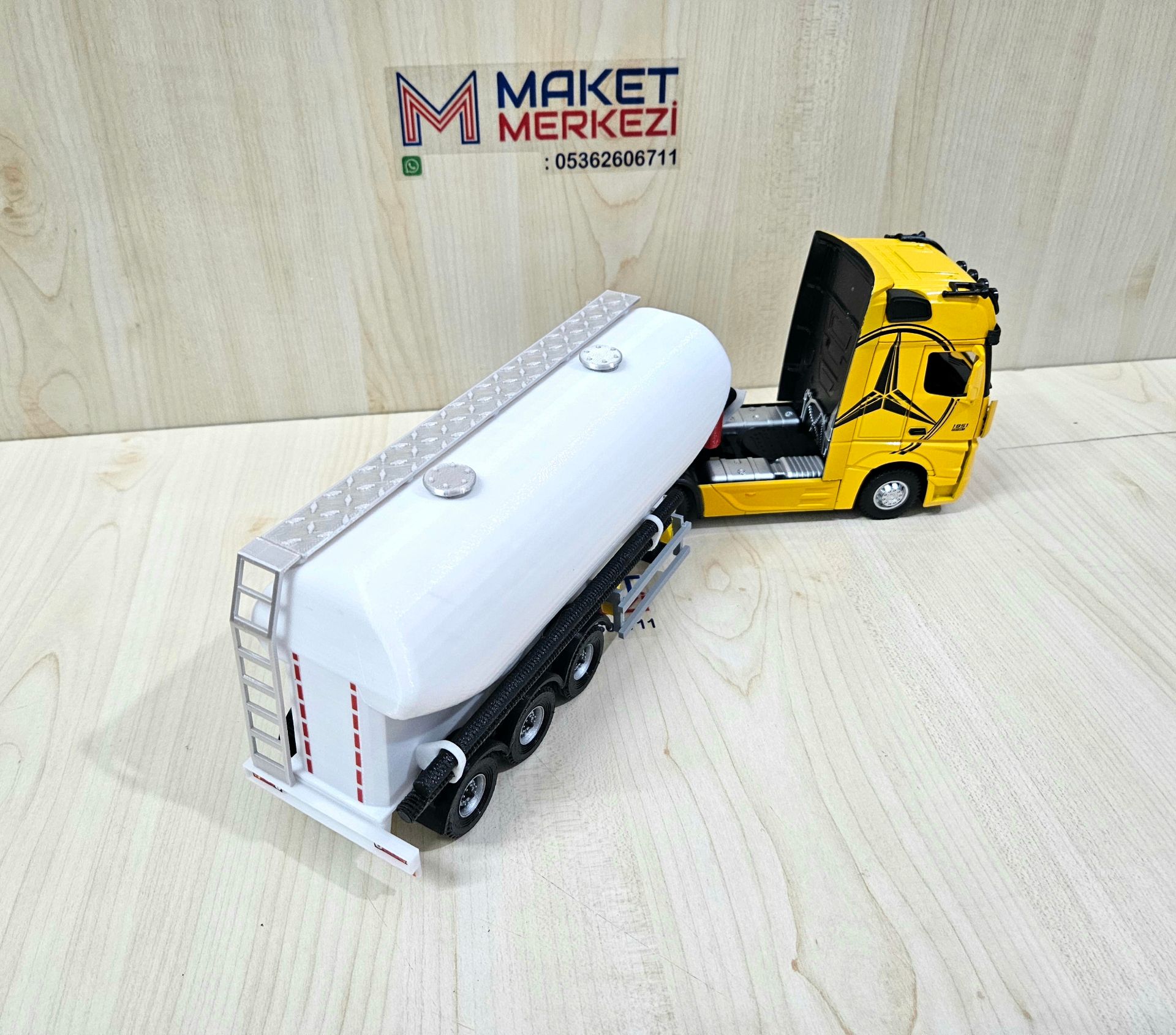 1/36 SARI MERCEDES ACTROS 1851 W TİPİ DÜZ SİLOBAS TIR MAKETİ