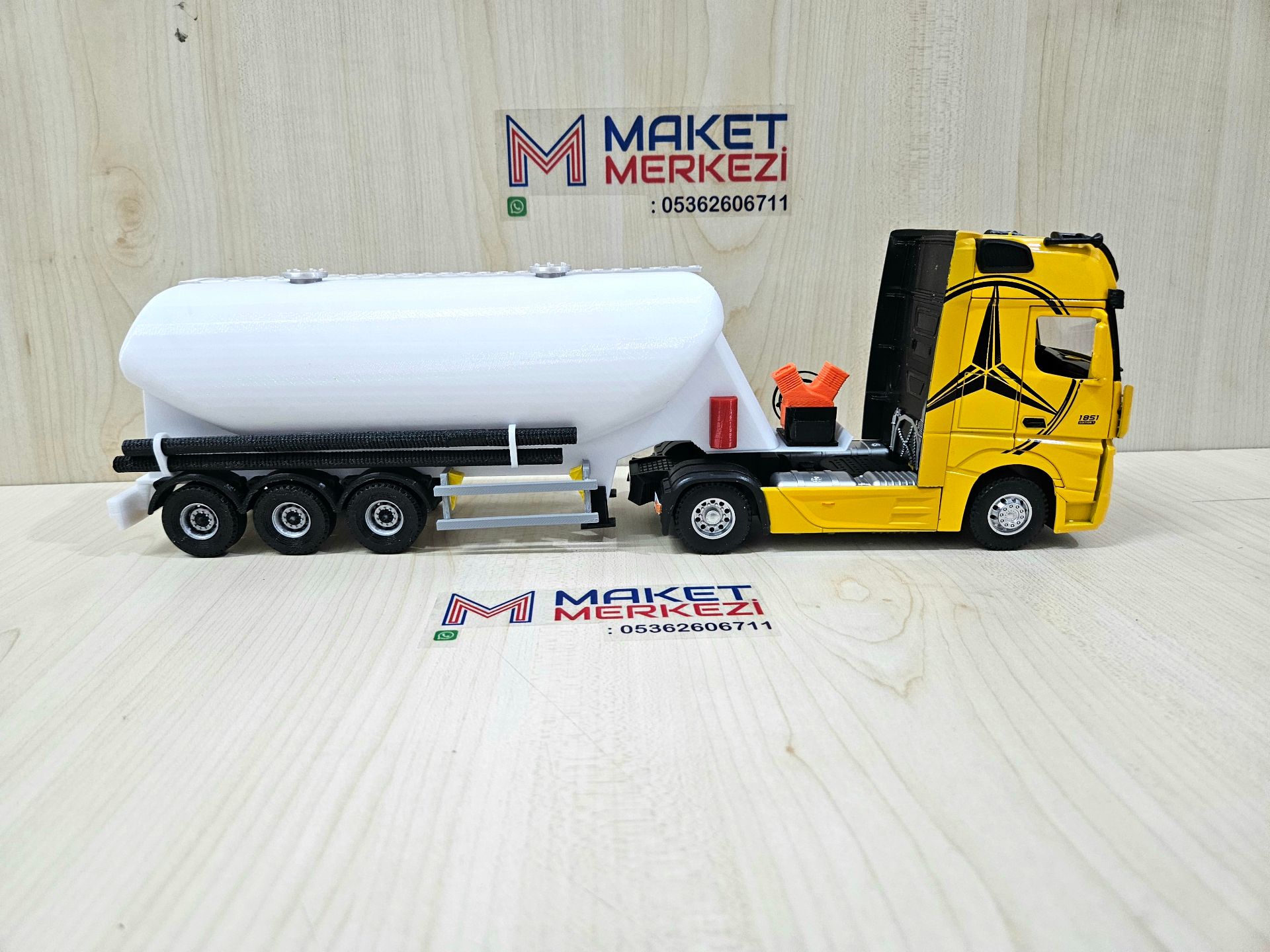 1/36 SARI MERCEDES ACTROS 1851 W TİPİ DÜZ SİLOBAS TIR MAKETİ