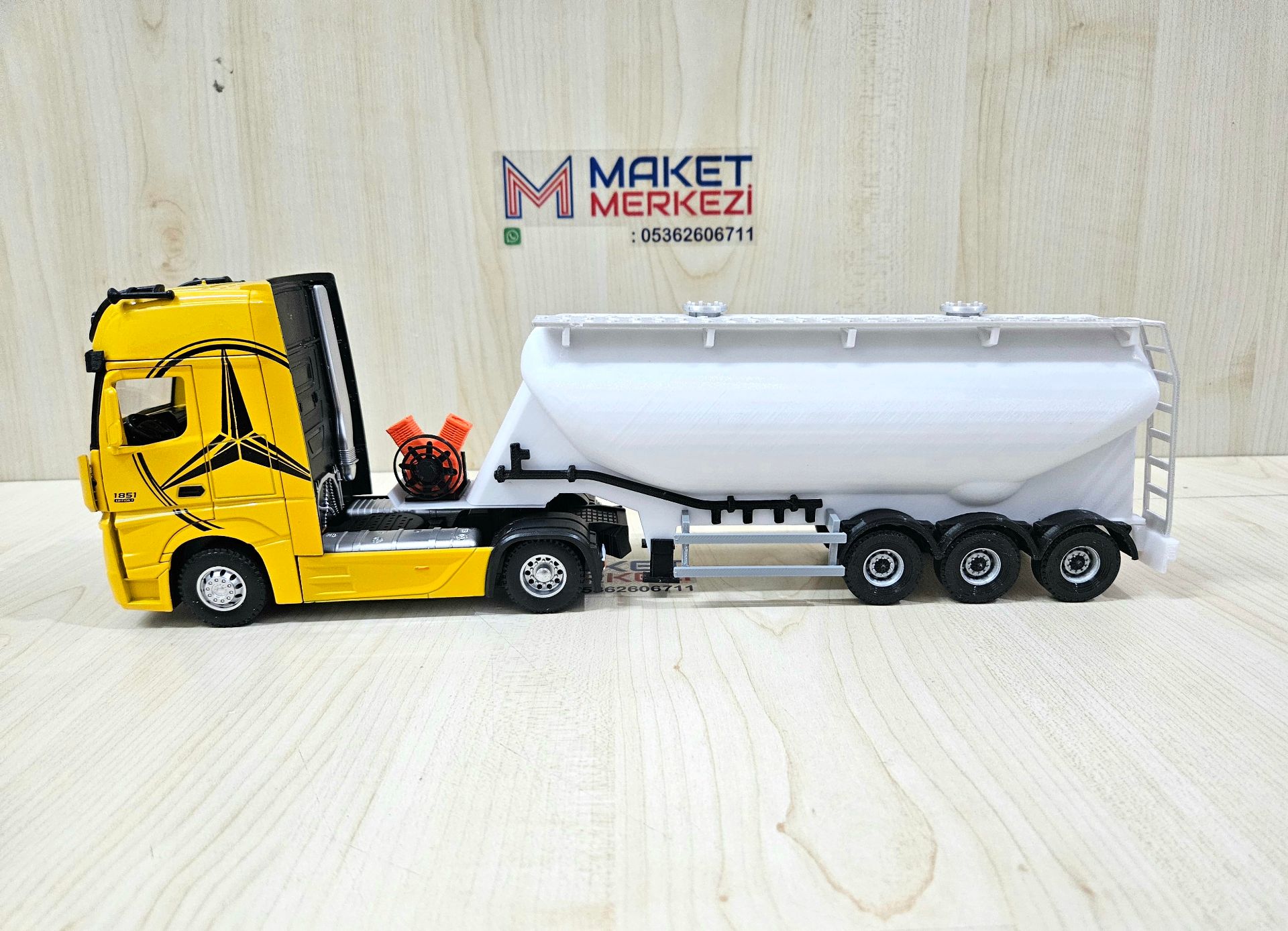 1/36 SARI MERCEDES ACTROS 1851 W TİPİ DÜZ SİLOBAS TIR MAKETİ