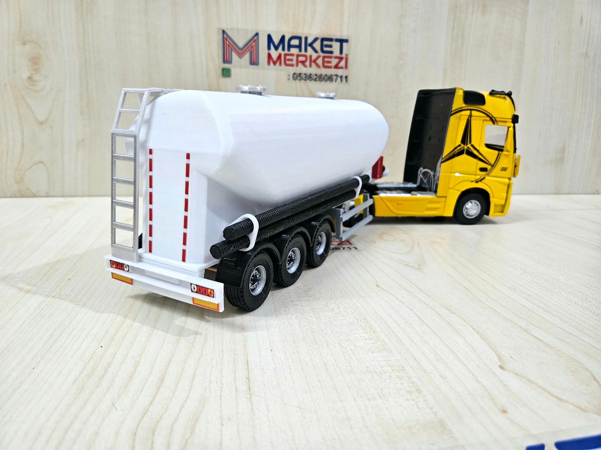 1/36 SARI MERCEDES ACTROS 1851 W TİPİ DÜZ SİLOBAS TIR MAKETİ