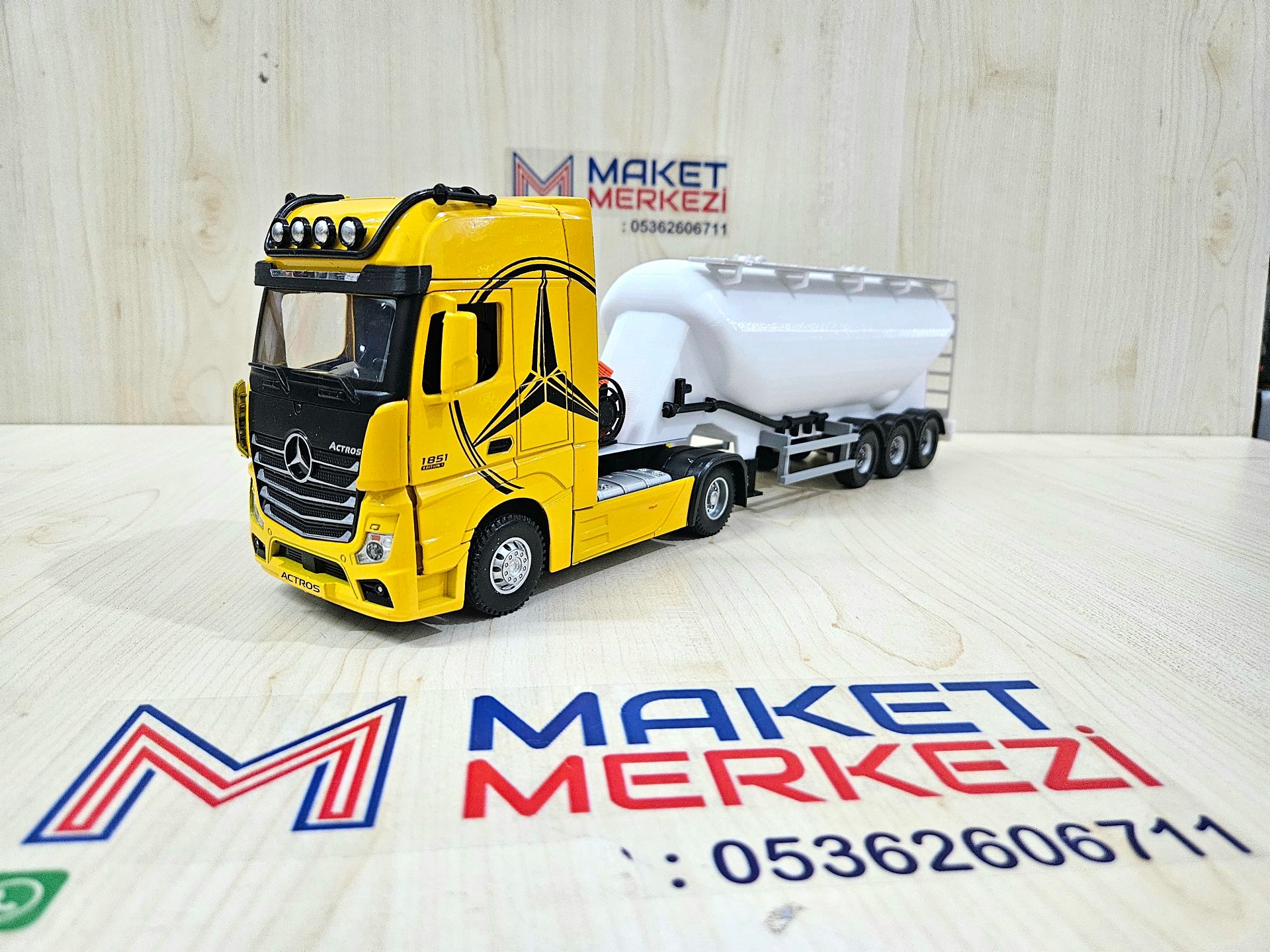 1/36 SARI MERCEDES ACTROS 1851 W TİPİ DÜZ SİLOBAS TIR MAKETİ