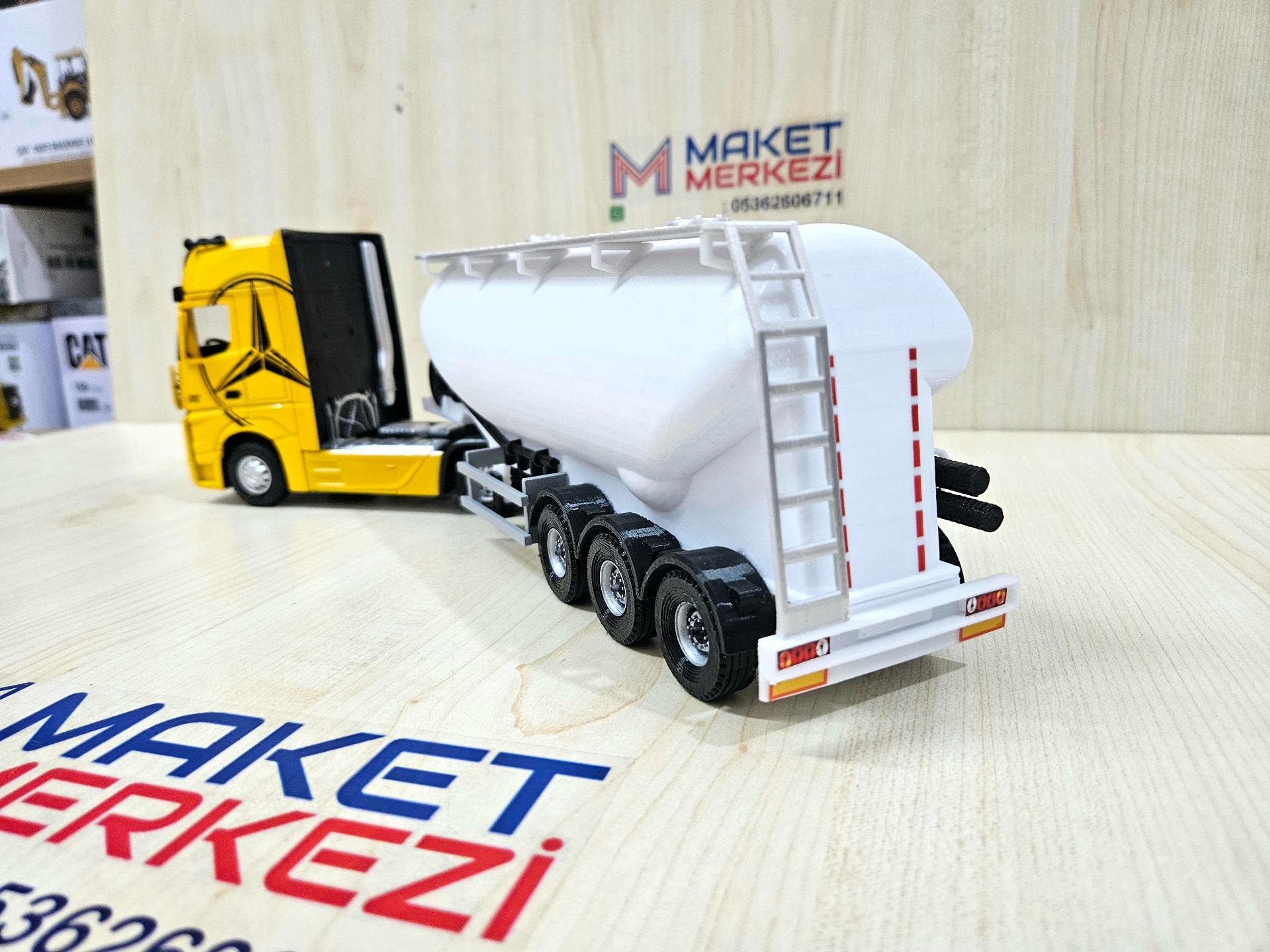 1/36 SARI MERCEDES ACTROS 1851 W TİPİ DÜZ SİLOBAS TIR MAKETİ