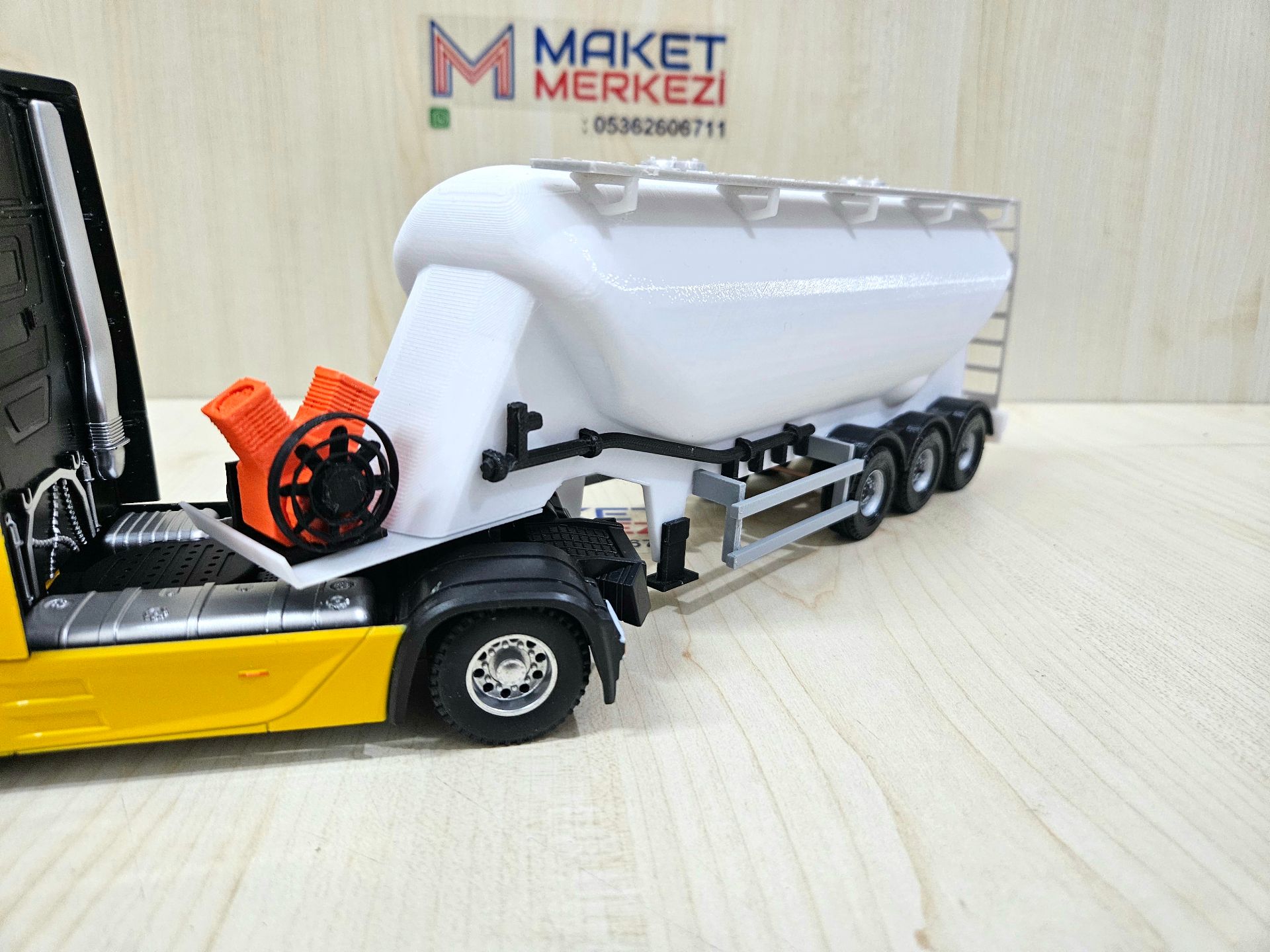 1/36 SARI MERCEDES ACTROS 1851 W TİPİ DÜZ SİLOBAS TIR MAKETİ