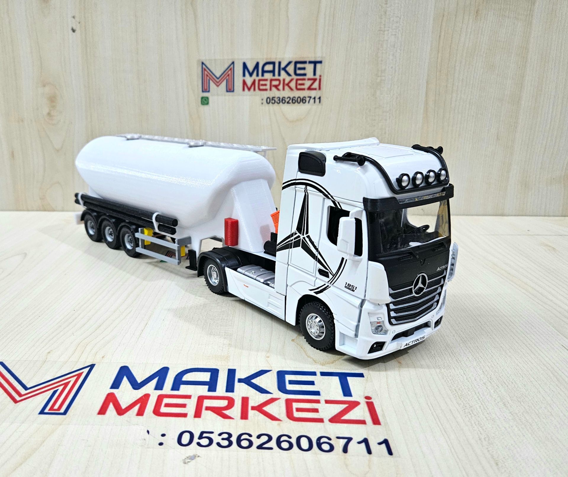 1/36 BEYAZ MERCEDES ACTROS 1851 W TİPİ DÜZ SİLOBAS TIR MAKETİ