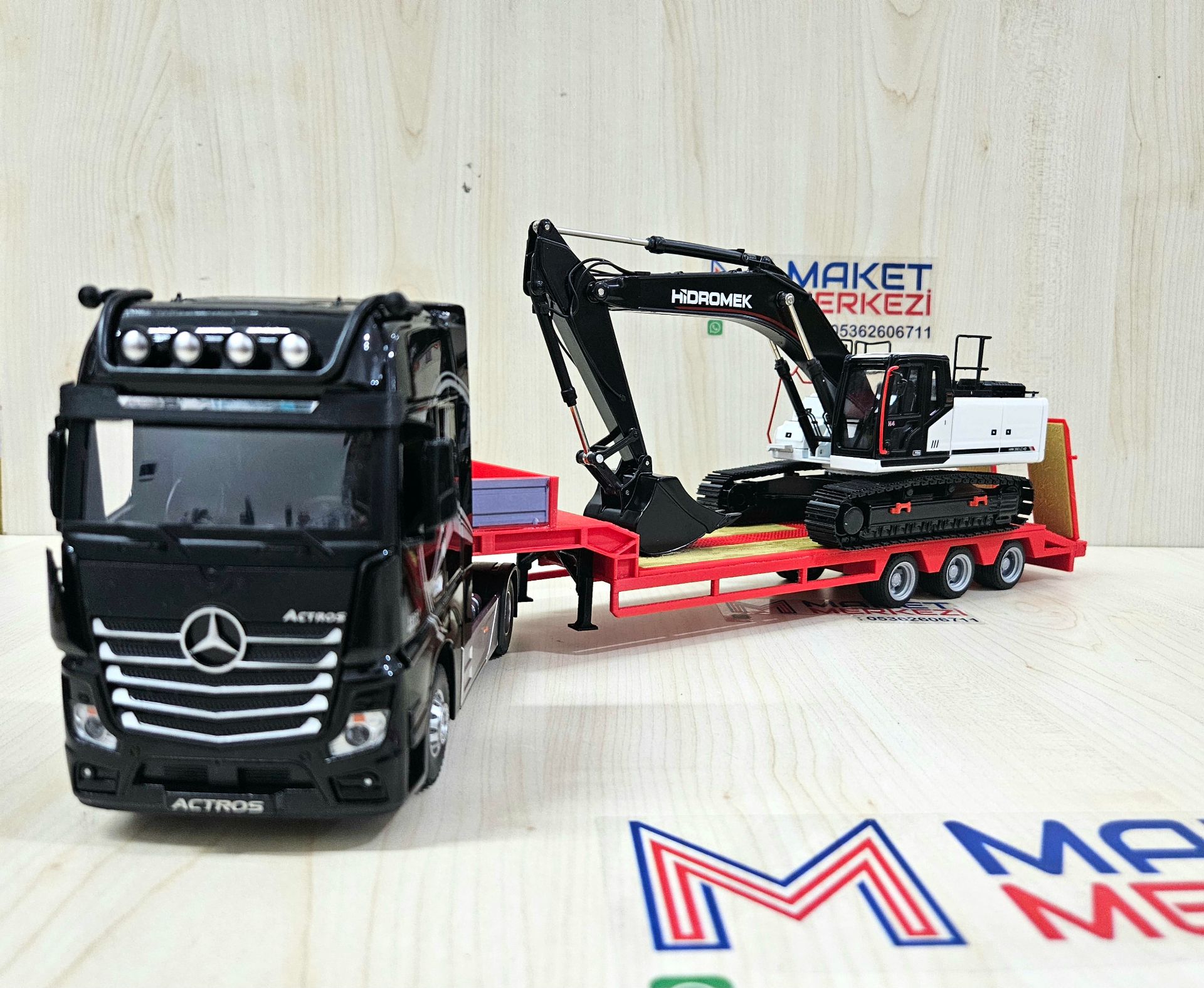 1/36 SİYAH MERCEDES ACTROS 1851 LOWBED DORSELİ TIR MAKETİ
