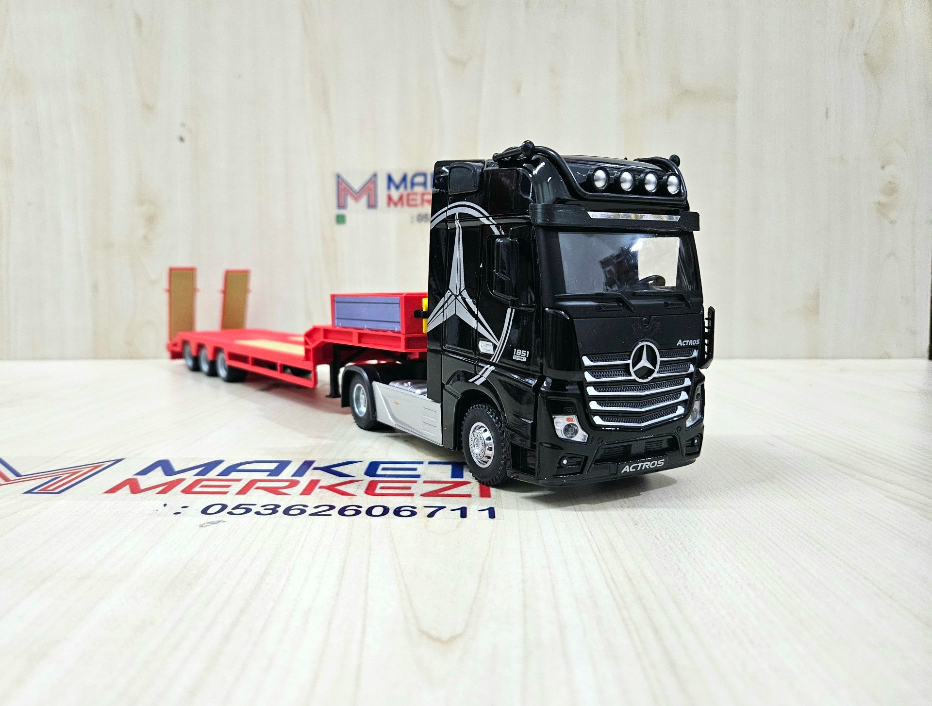 1/36 SİYAH MERCEDES ACTROS 1851 LOWBED DORSELİ TIR MAKETİ