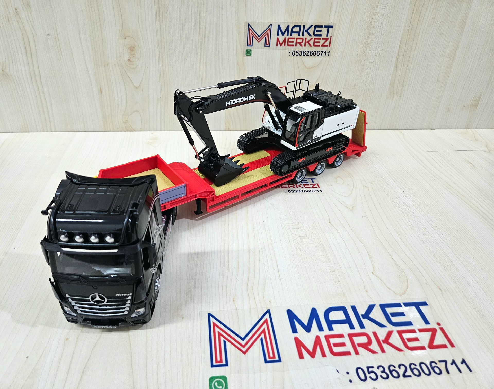 1/36 SİYAH MERCEDES ACTROS 1851 LOWBED DORSELİ TIR MAKETİ