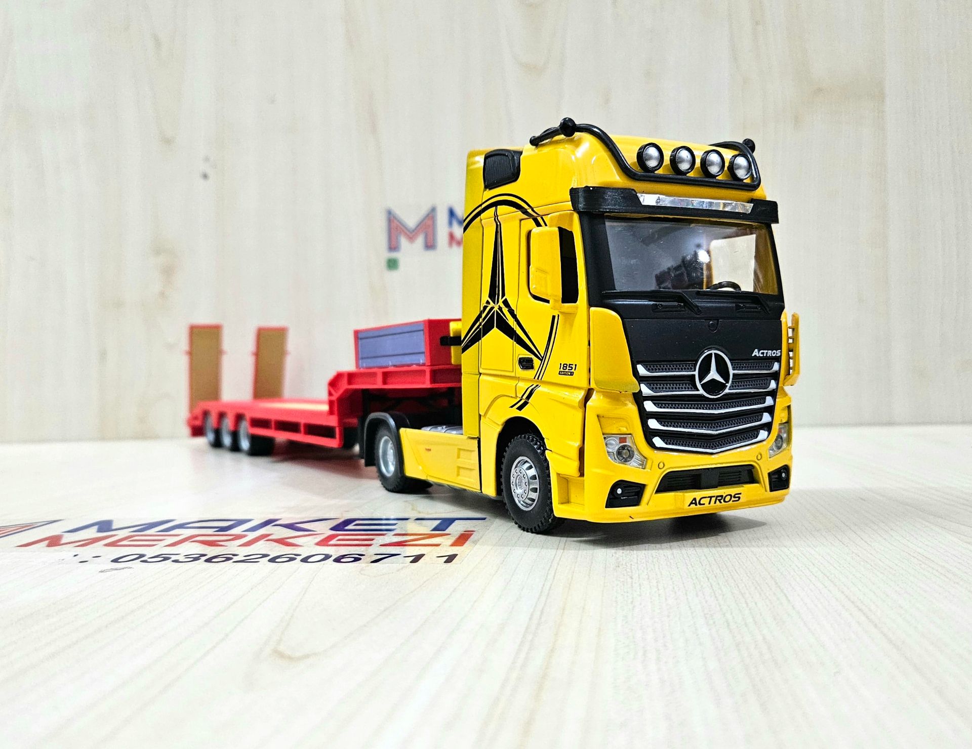 1/36 SARI MERCEDES ACTROS 1851 LOWBED DORSELİ TIR MAKETİ