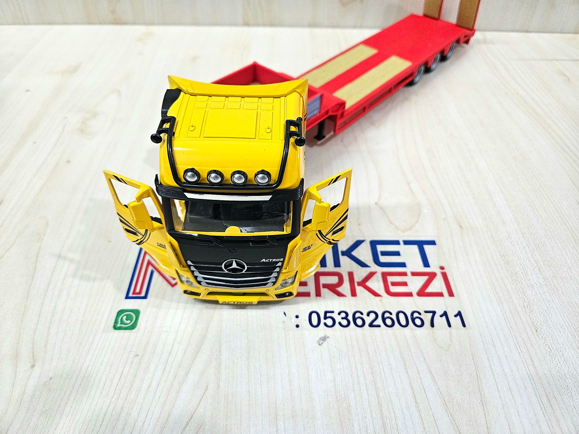 1/36 SARI MERCEDES ACTROS 1851 LOWBED DORSELİ TIR MAKETİ